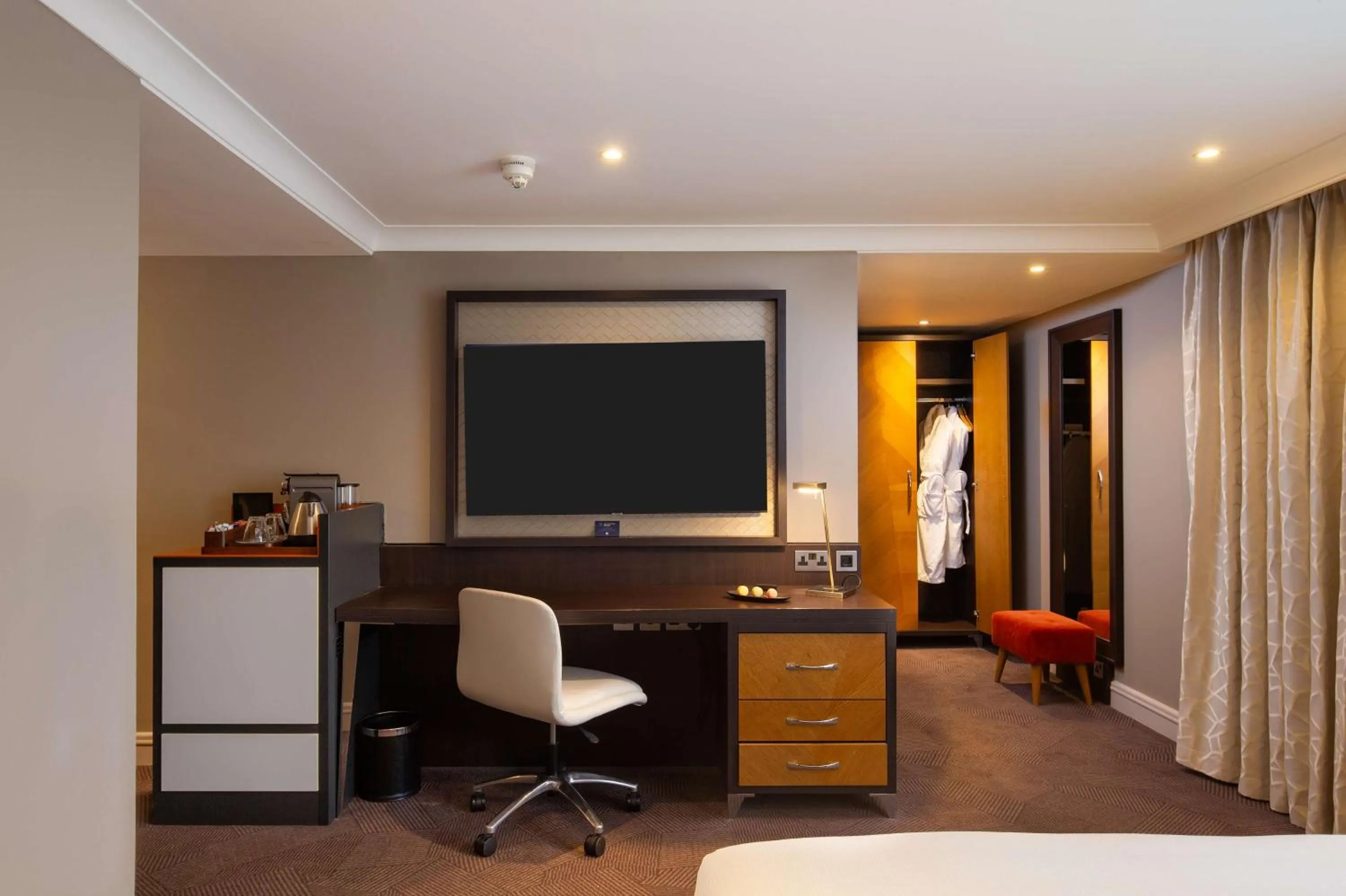 Bedroom in DoubleTree by Hilton London Ealing
