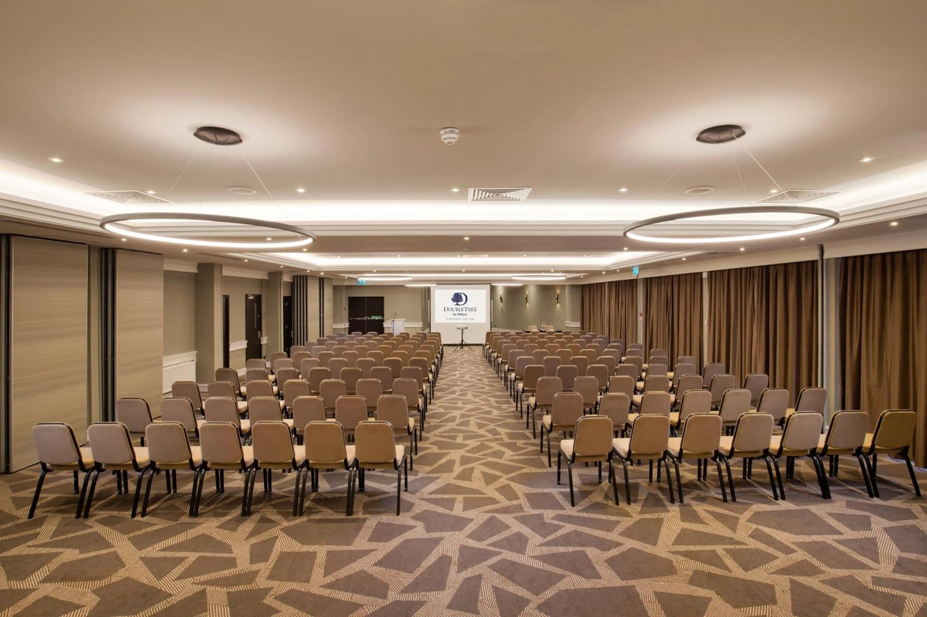 Meeting/conference room in DoubleTree by Hilton London Ealing