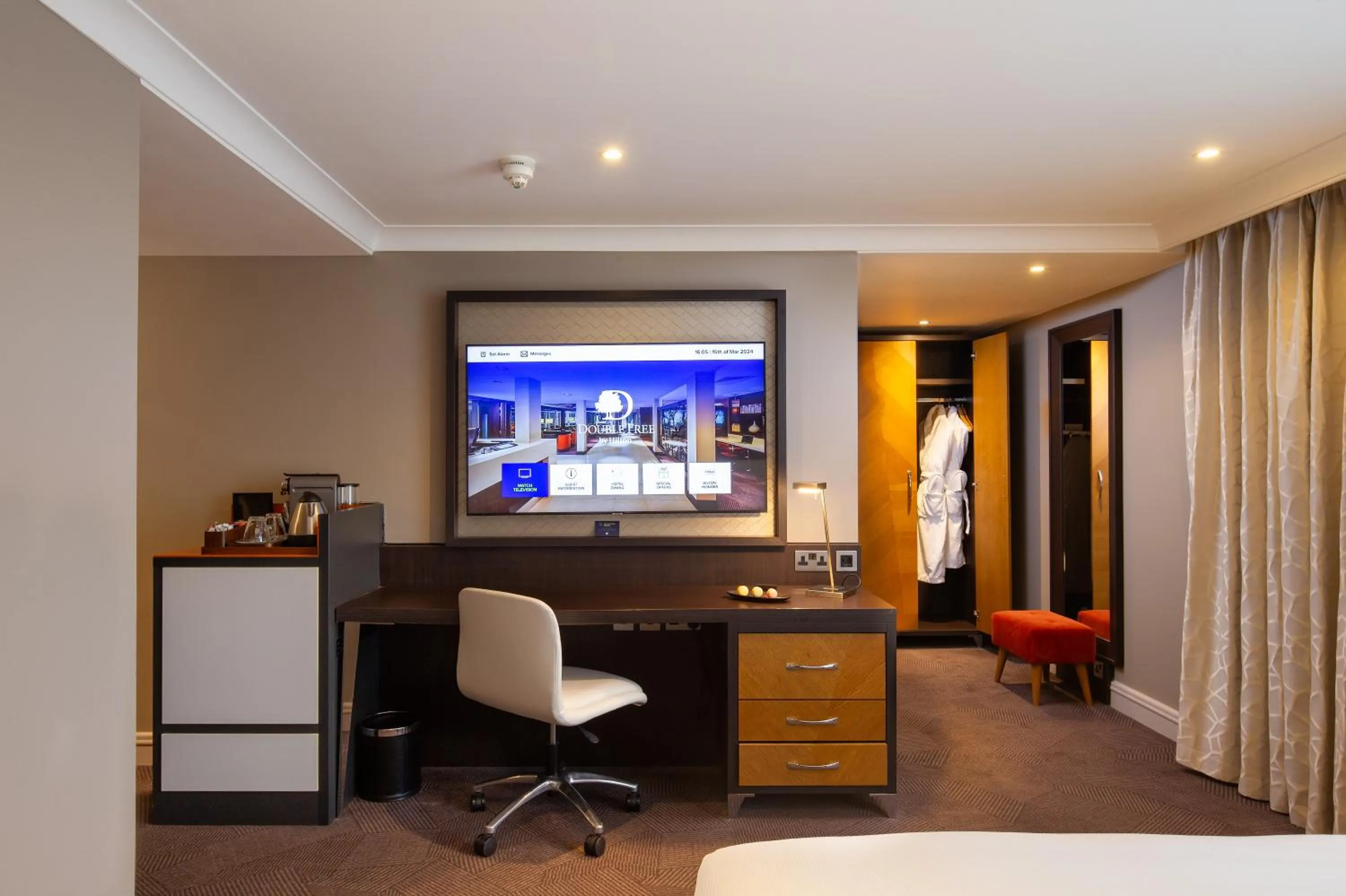 Bedroom in DoubleTree by Hilton London Ealing