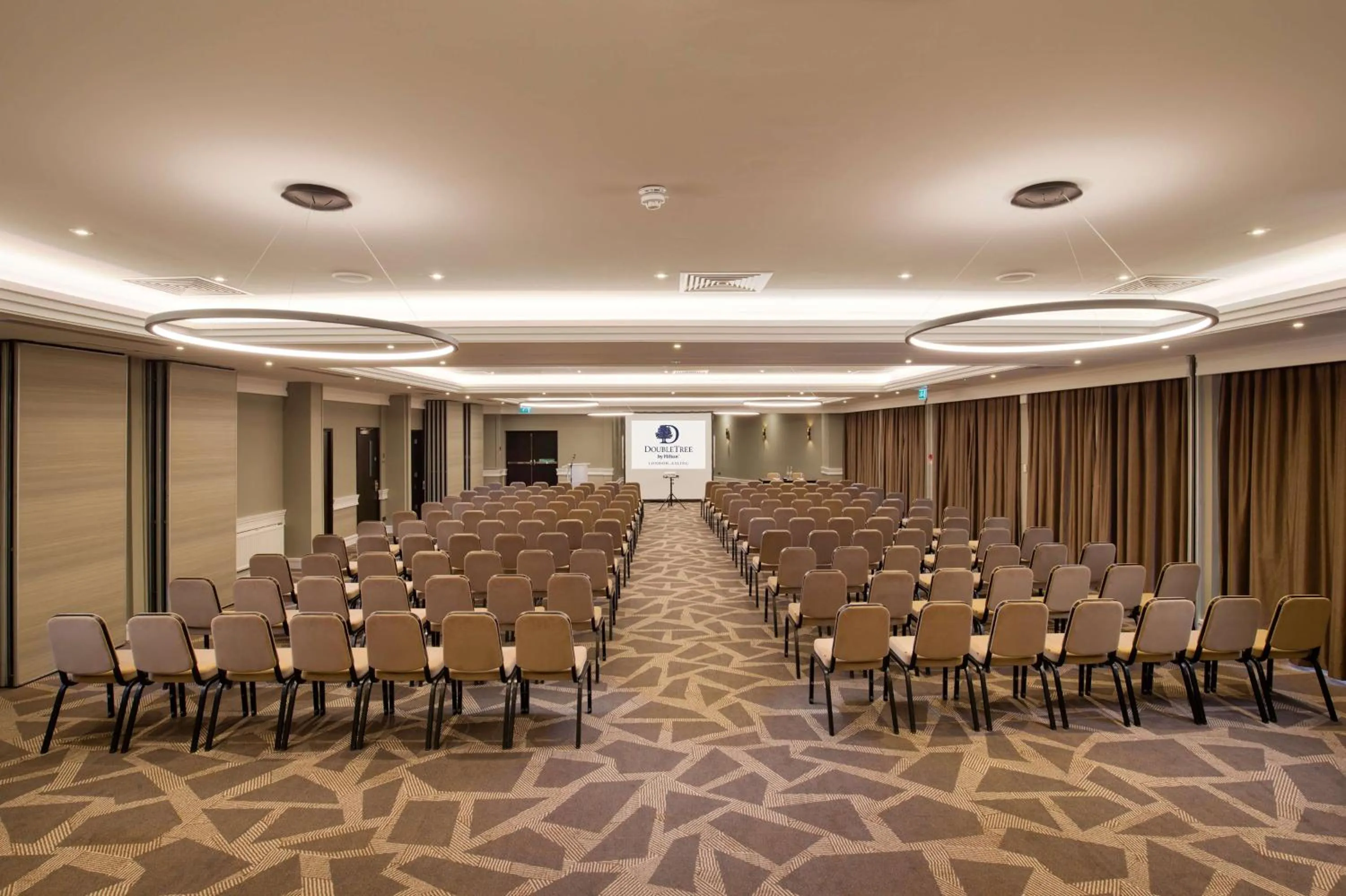Meeting/conference room in DoubleTree by Hilton London Ealing