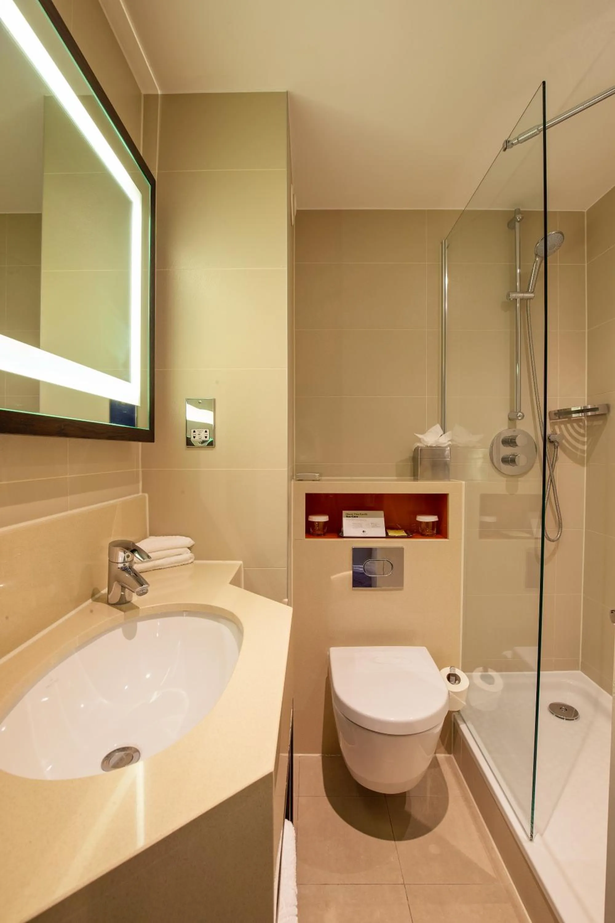 Shower in DoubleTree by Hilton London Ealing