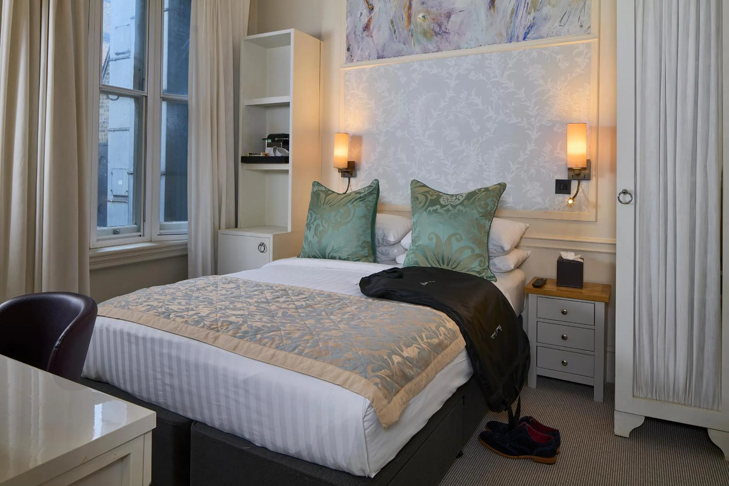 Bed in Sloane Square Hotel