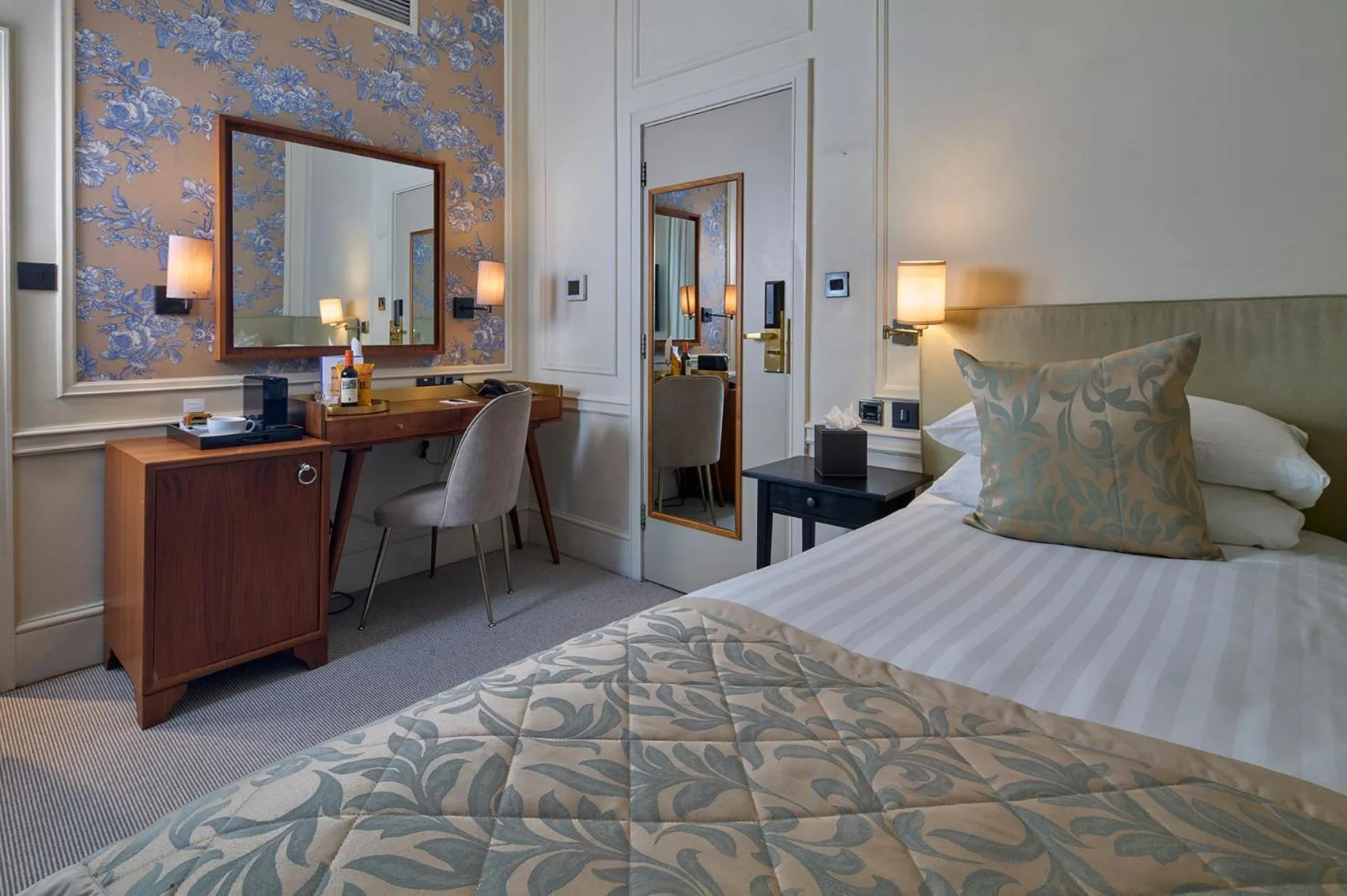 Bed in Sloane Square Hotel