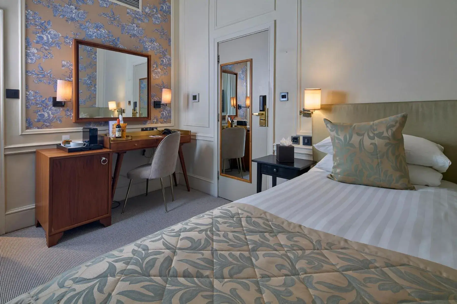 Bed in Sloane Square Hotel Bed in Sloane Square Hotel