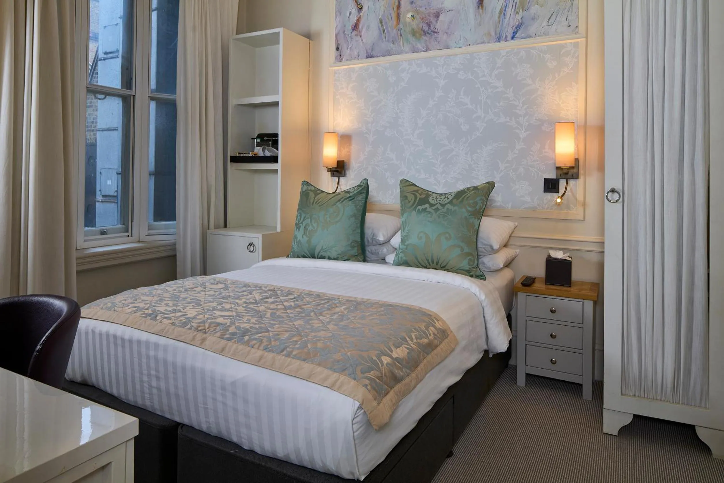 Bed in Sloane Square Hotel