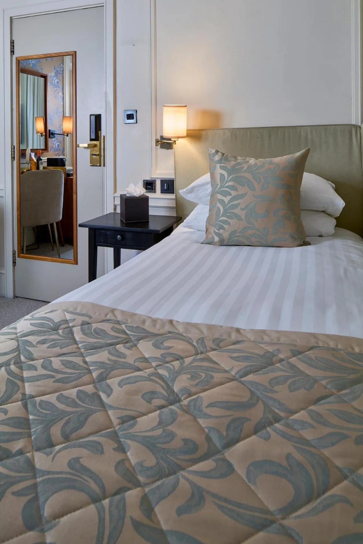 Bed in Sloane Square Hotel