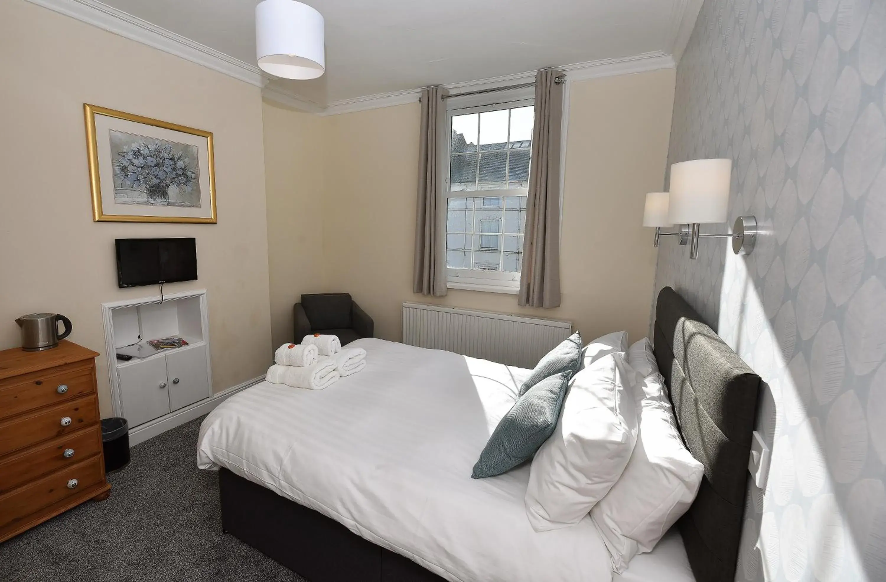 Double Room with Private Bathroom in Phoenix Court Hotel Double Room with Private Bathroom in Phoenix Court Hotel