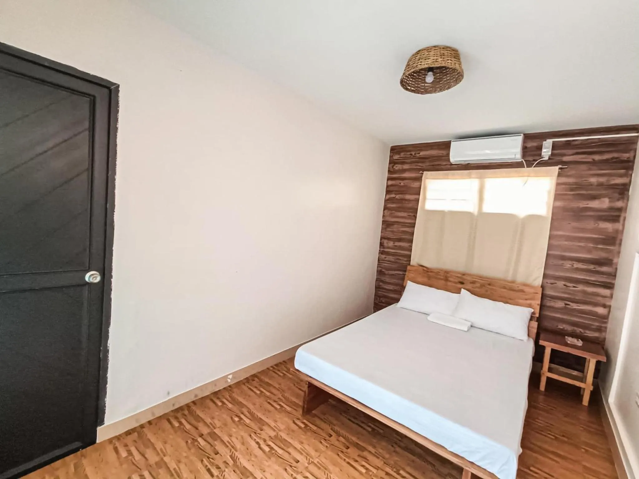Bed in Camote's Lake Retreat