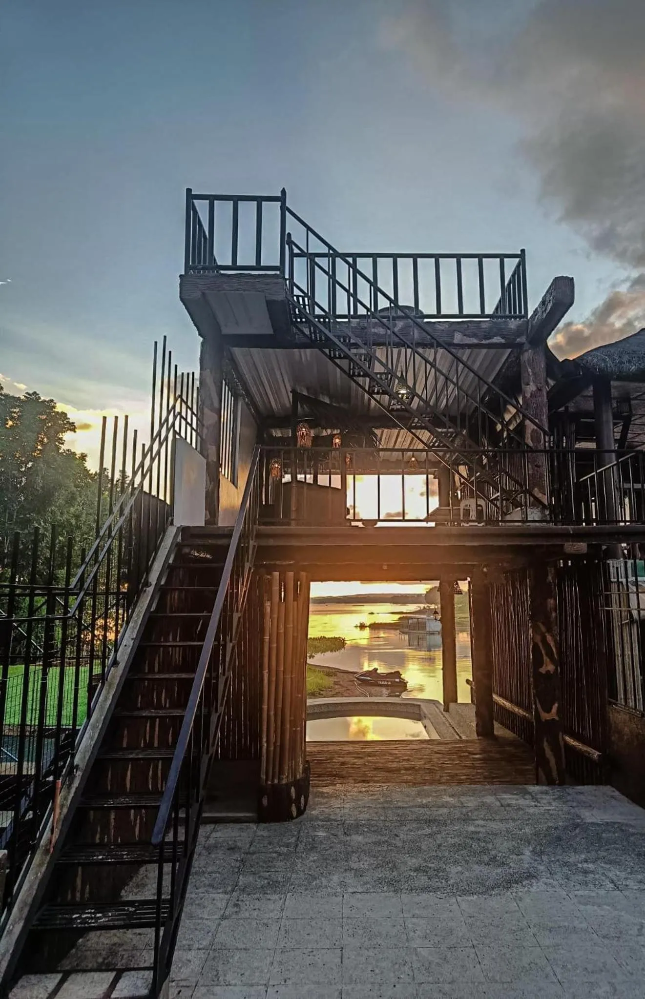 Camote's Lake Retreat