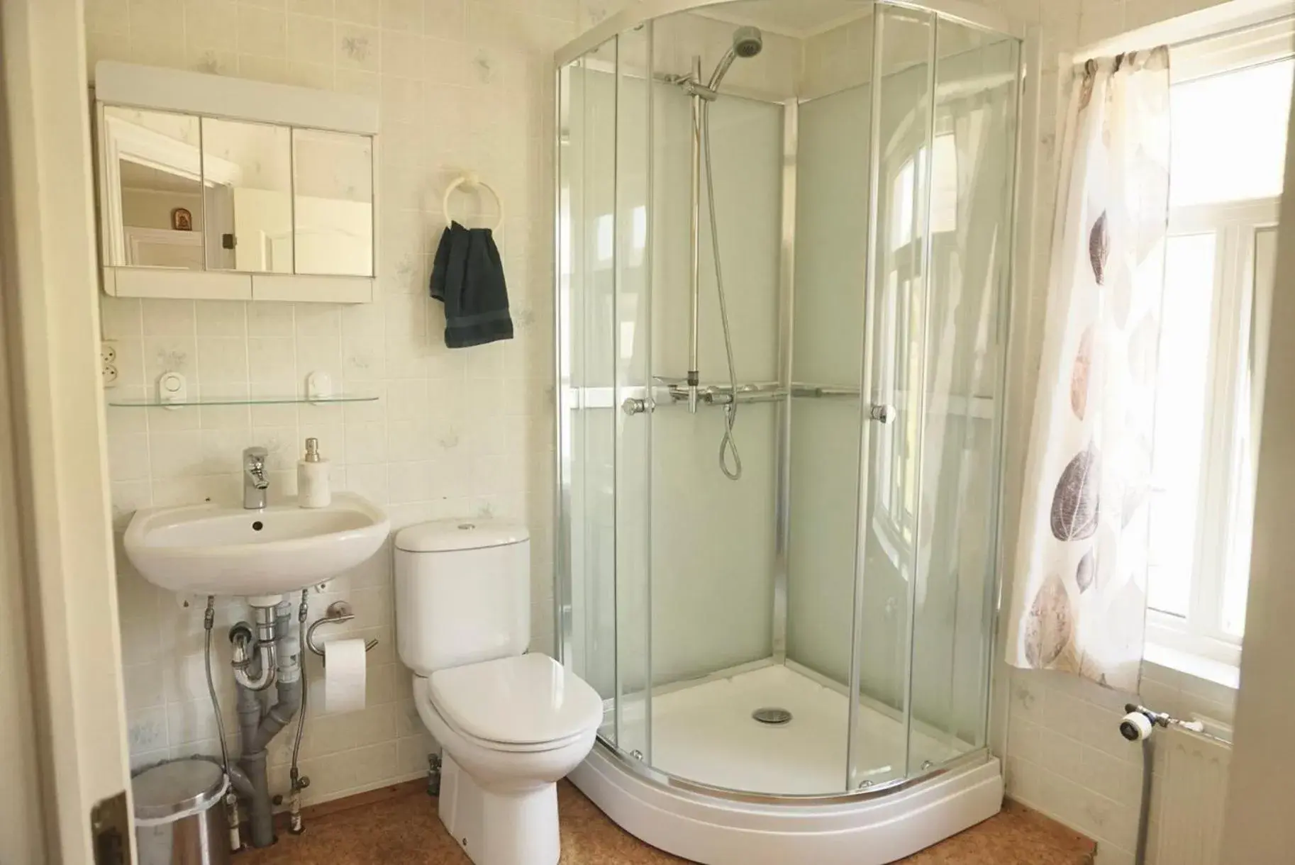 Standard Single Room with Shared Bathroom in Mjoeyri Travel Holiday Homes Standard Single Room with Shared Bathroom in Mjoeyri Travel Holiday Homes