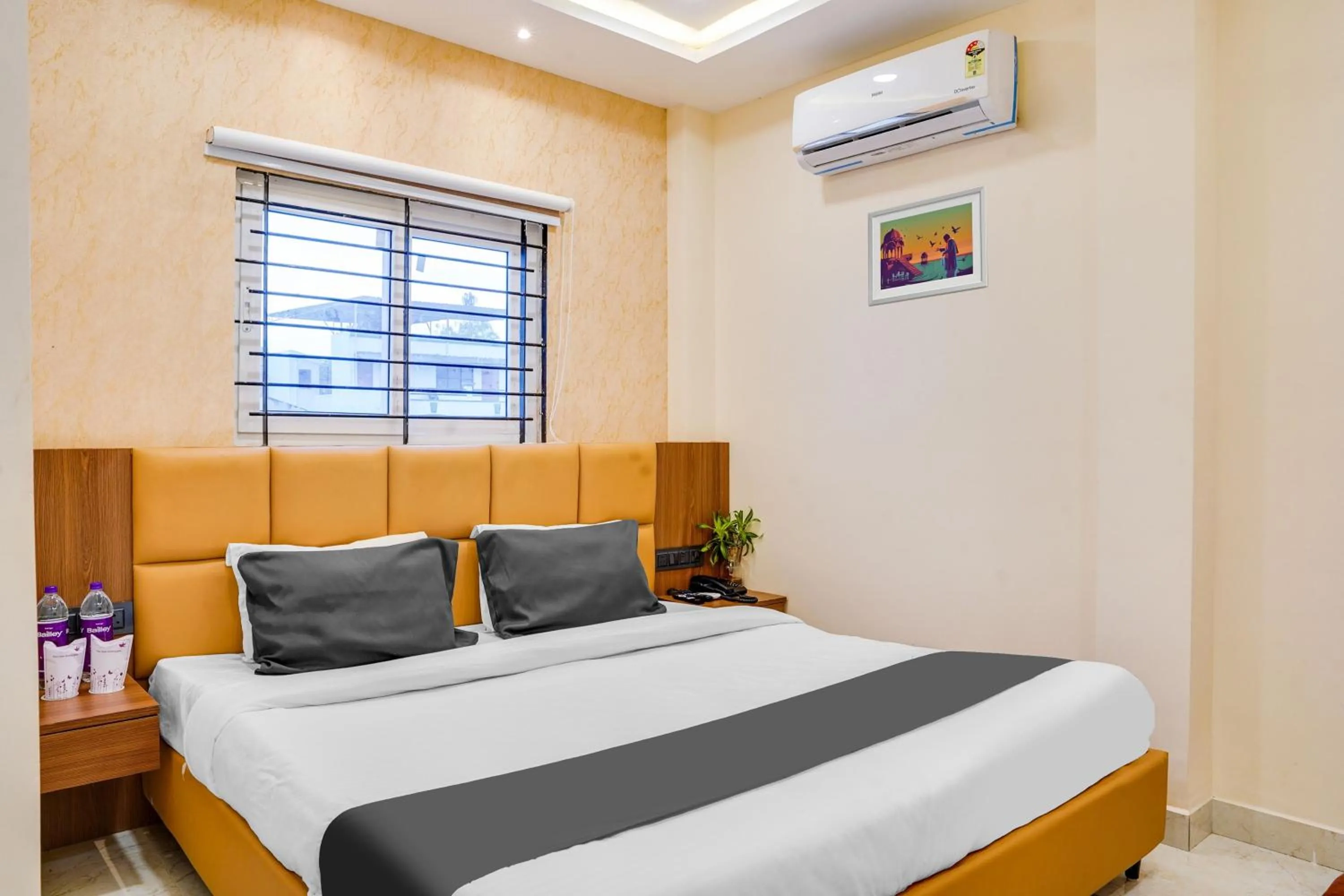 Bedroom, Bed in Super HOTEL O ANJANEY PALACE