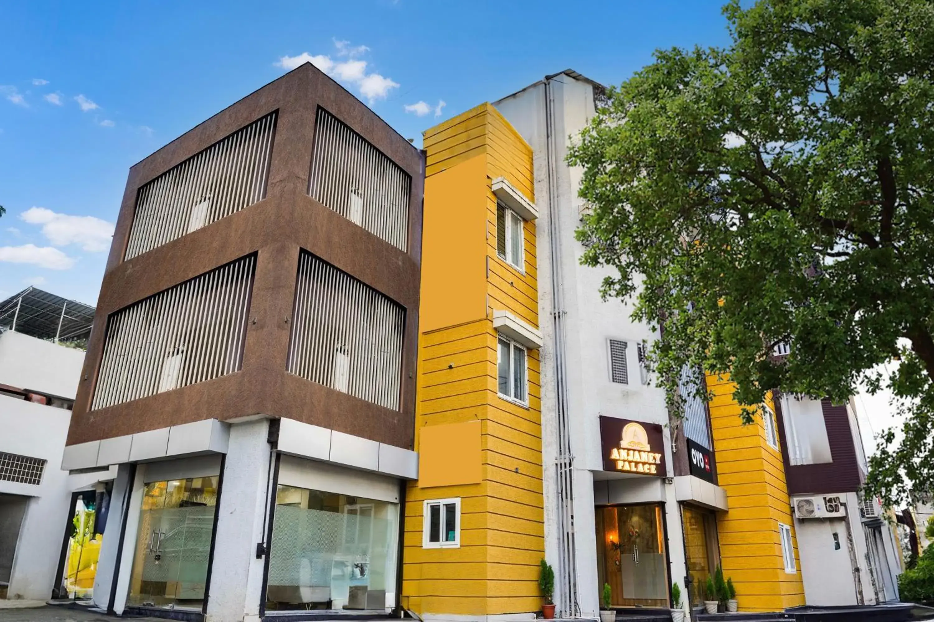 Facade/entrance in HOTEL O ANJANEY PALACE Facade/entrance in HOTEL O ANJANEY PALACE