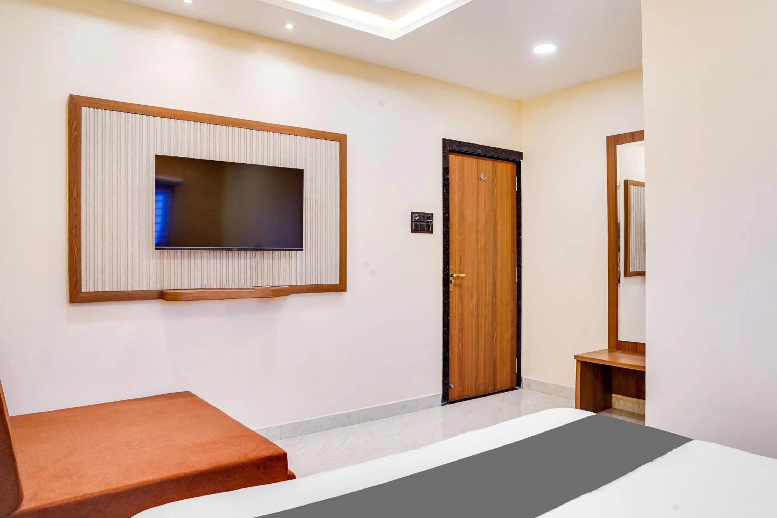 Bedroom, Bed in Super HOTEL O ANJANEY PALACE