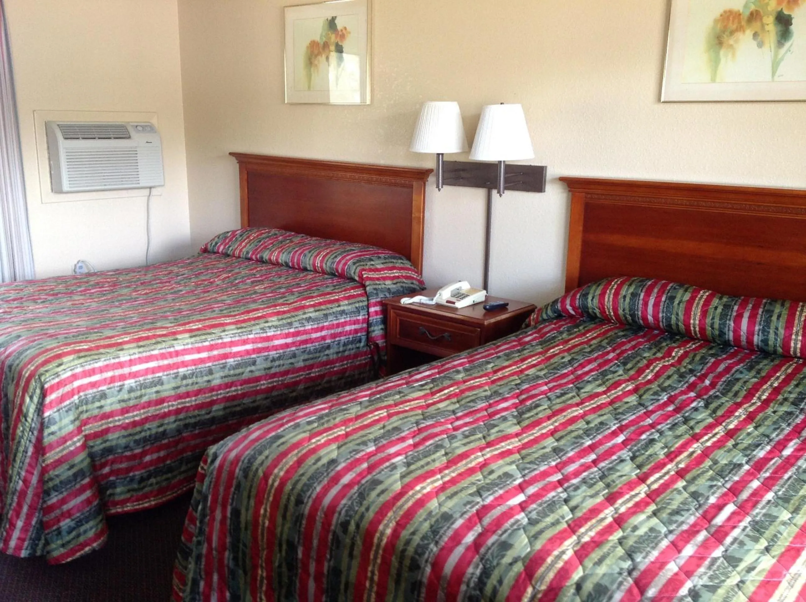 Bedroom in The Suwannee Gables Motel & Marina