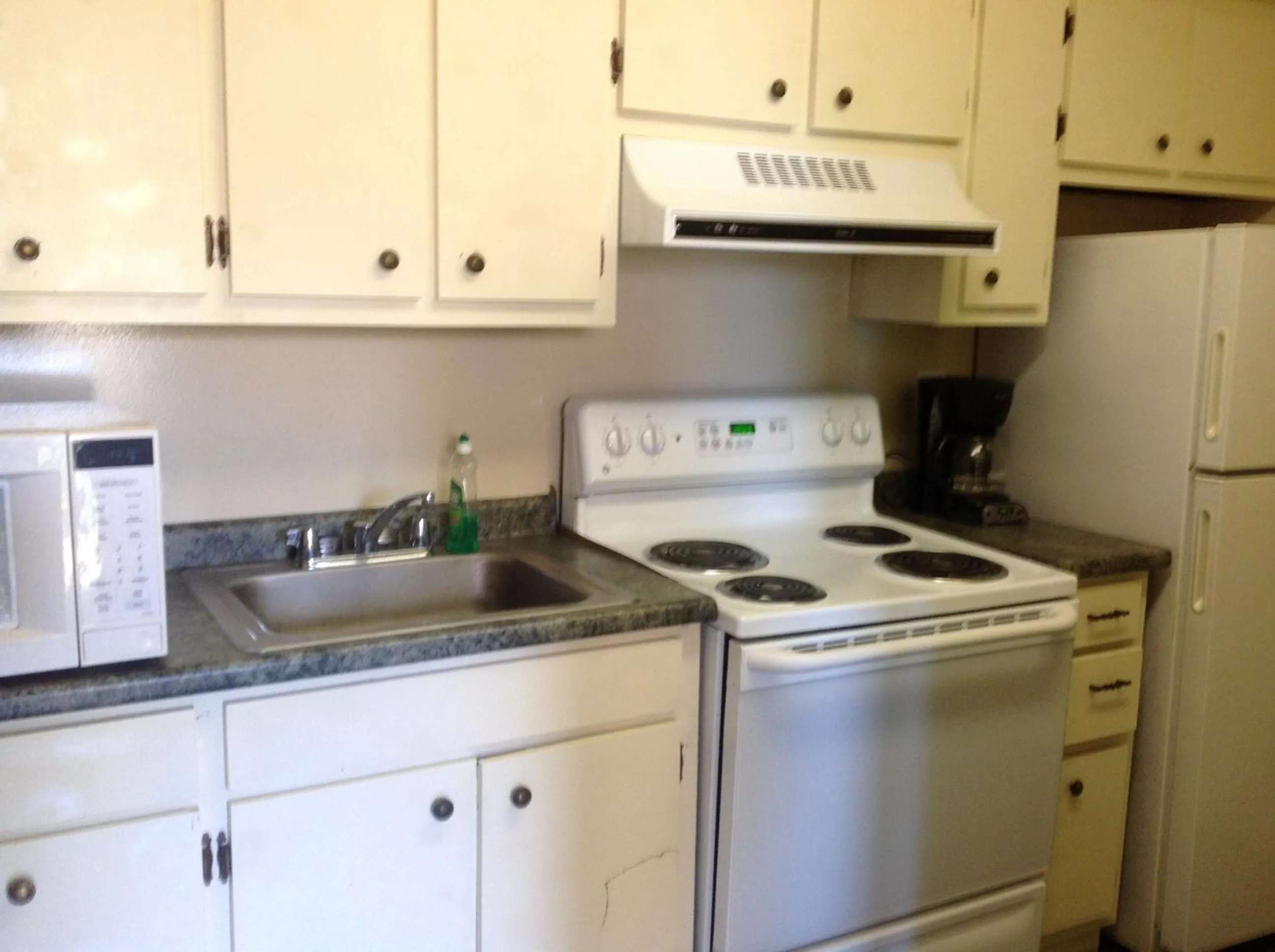 Kitchen or kitchenette, Kitchen/Kitchenette in The Suwannee Gables Motel & Marina