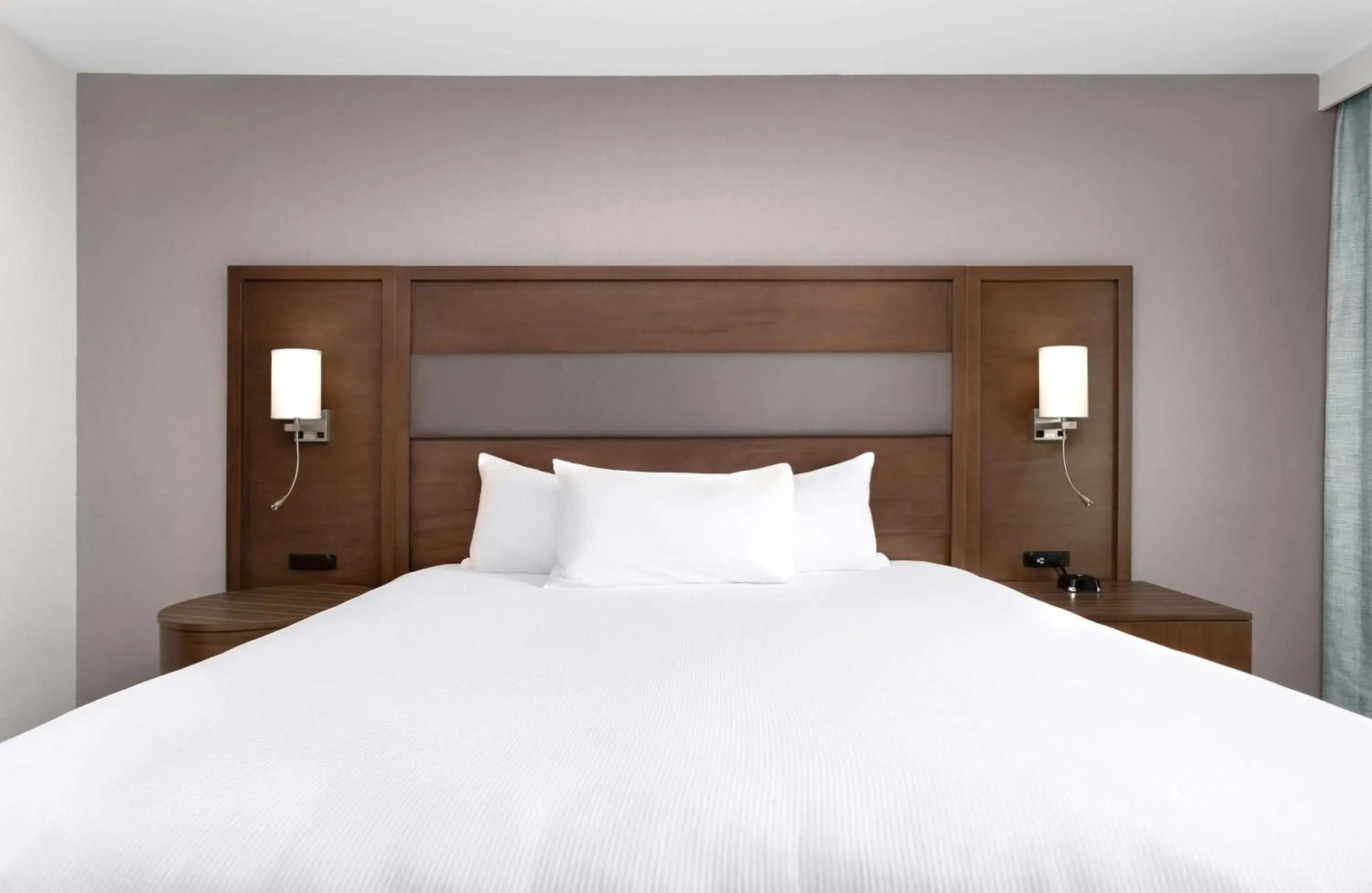 King Room with Accessible Tub - Mobility Access in DoubleTree by Hilton Charleston Mount Pleasant King Room with Accessible Tub - Mobility Access in DoubleTree by Hilton Charleston Mount Pleasant