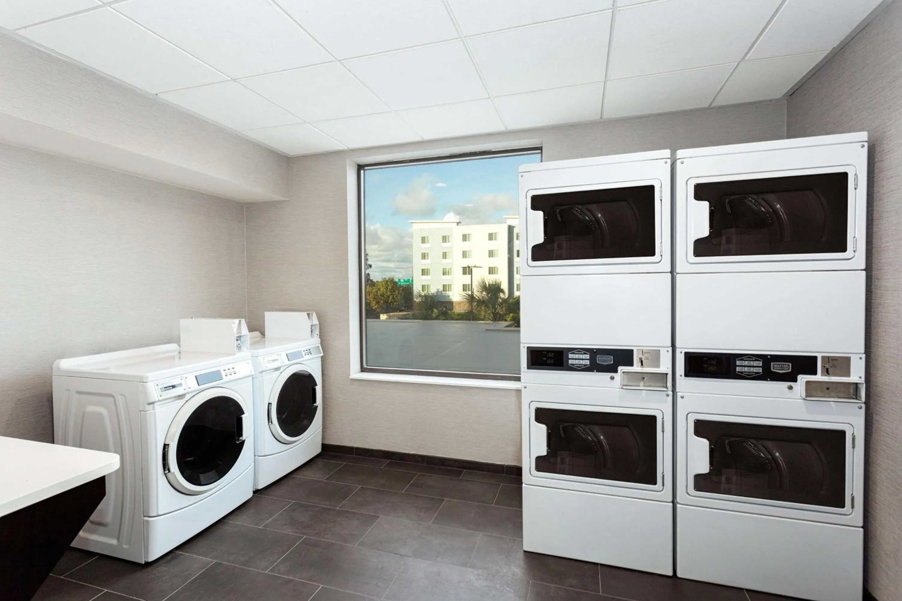 Property building in DoubleTree by Hilton Charleston Mount Pleasant