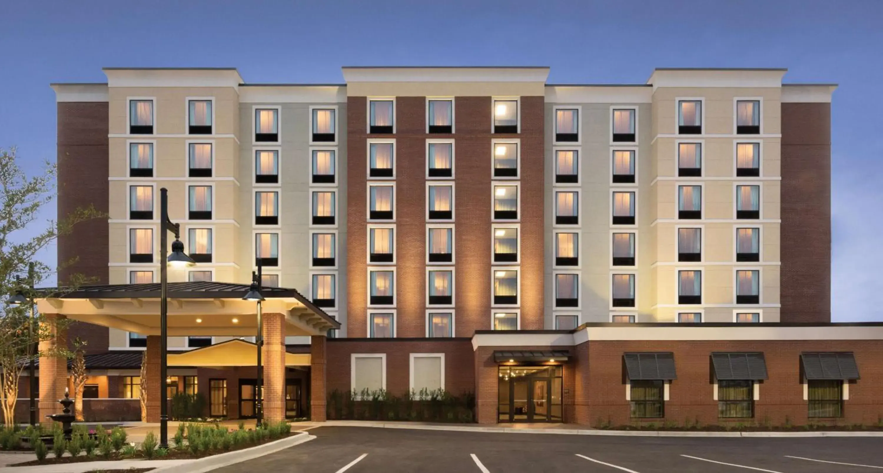 Property building in DoubleTree by Hilton Charleston Mount Pleasant Property building in DoubleTree by Hilton Charleston Mount Pleasant