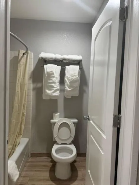 Baymont by Wyndham Bakersfield