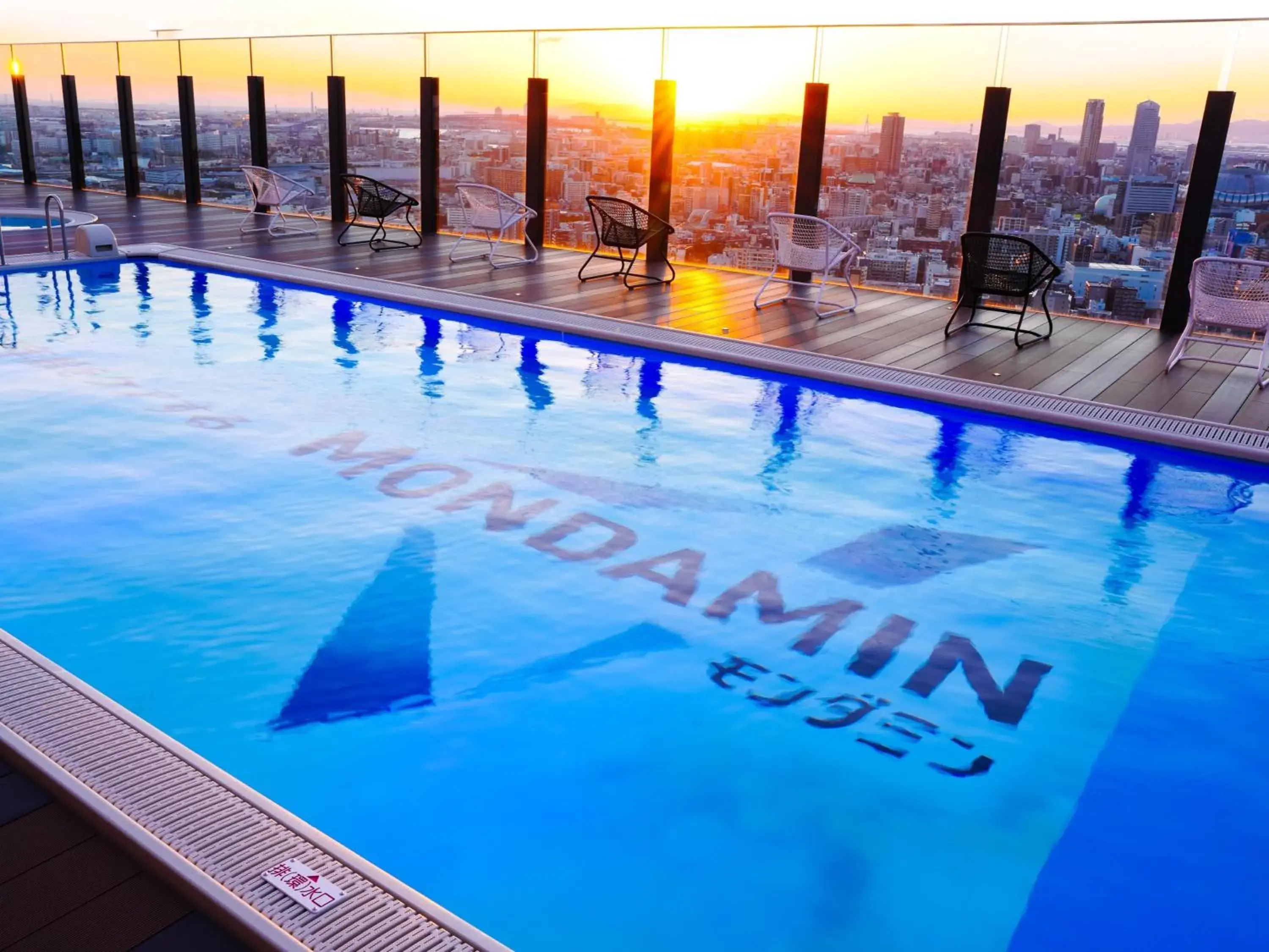 Pool view in APA Hotel & Resort Osaka Namba Ekimae Tower Pool view in APA Hotel & Resort Osaka Namba Ekimae Tower