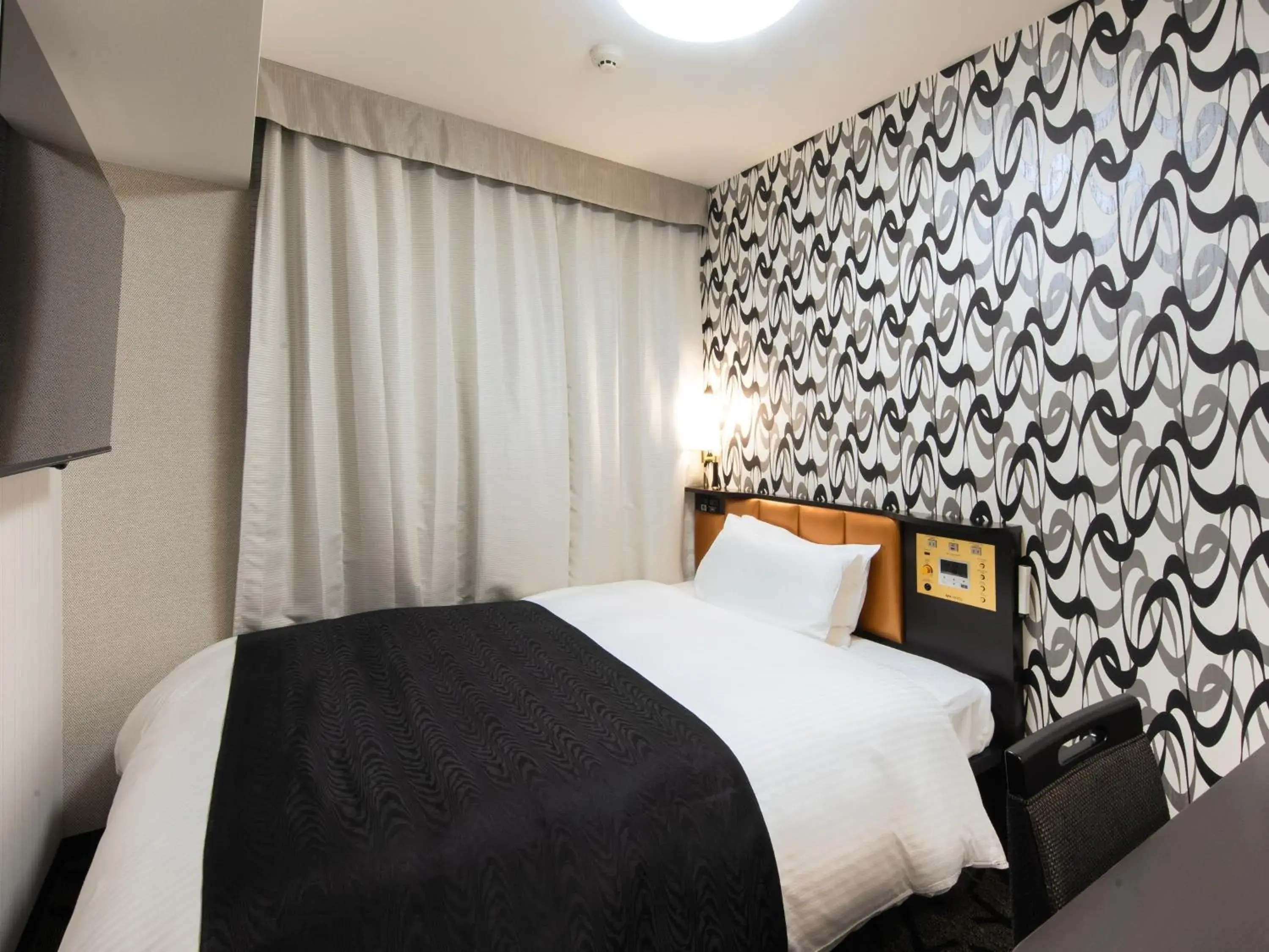 Photo of the whole room, Bed in APA Hotel & Resort Osaka Namba Ekimae Tower Photo of the whole room, Bed in APA Hotel & Resort Osaka Namba Ekimae Tower