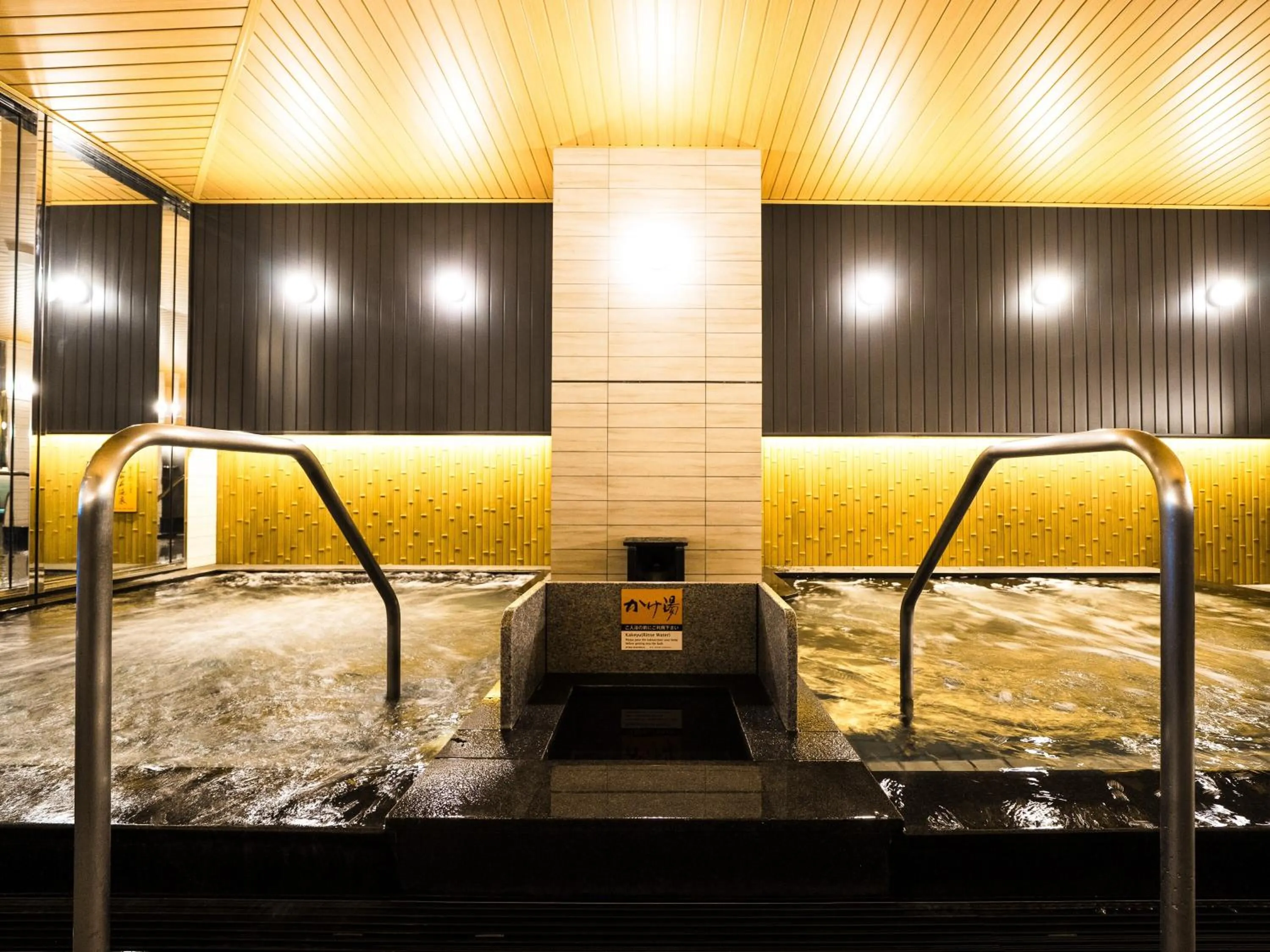 Restaurant/places to eat in APA Hotel & Resort Osaka Namba Ekimae Tower