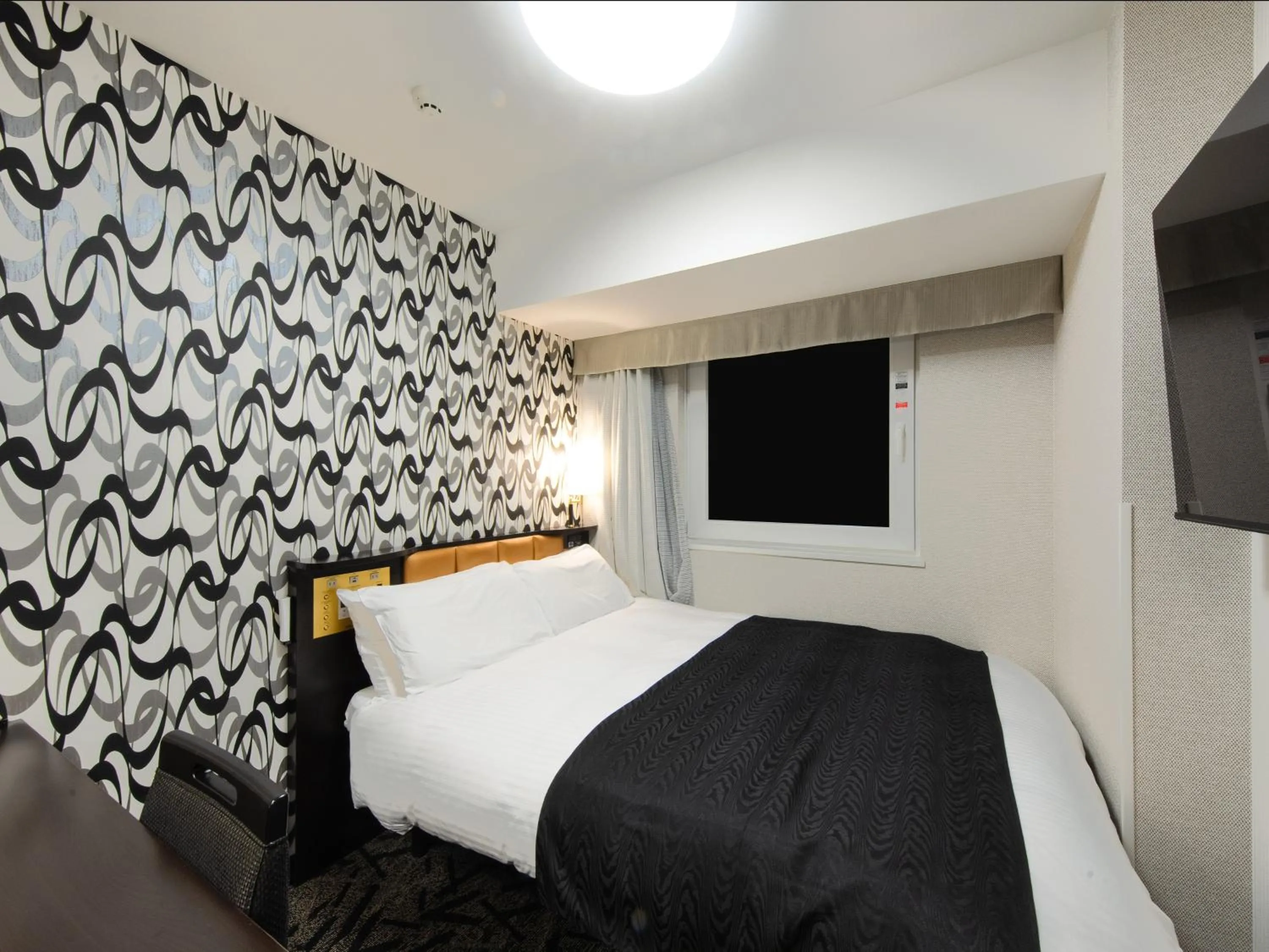 Photo of the whole room, Bed in APA Hotel & Resort Osaka Namba Ekimae Tower