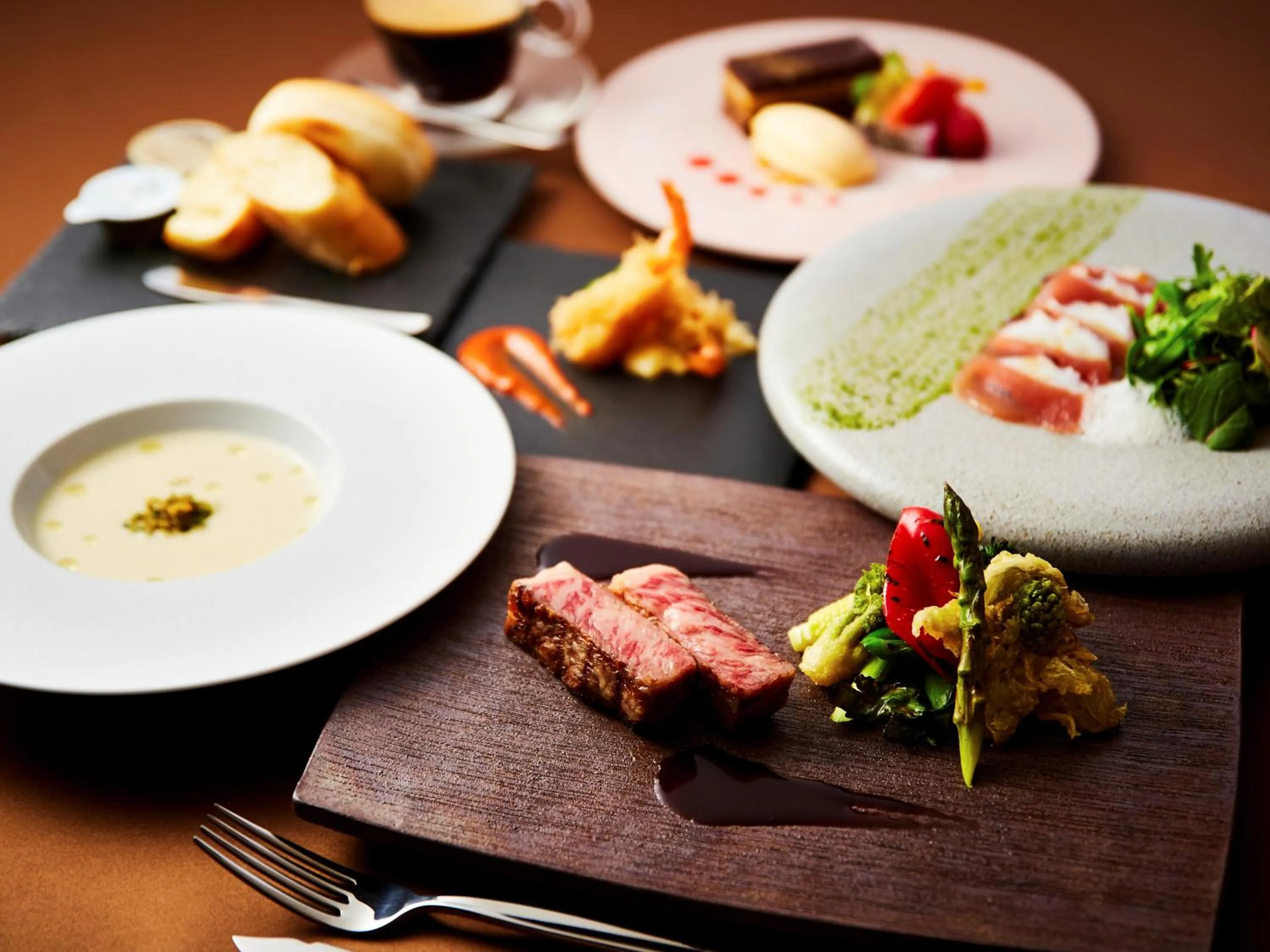 Restaurant/places to eat in APA Hotel & Resort Osaka Namba Ekimae Tower