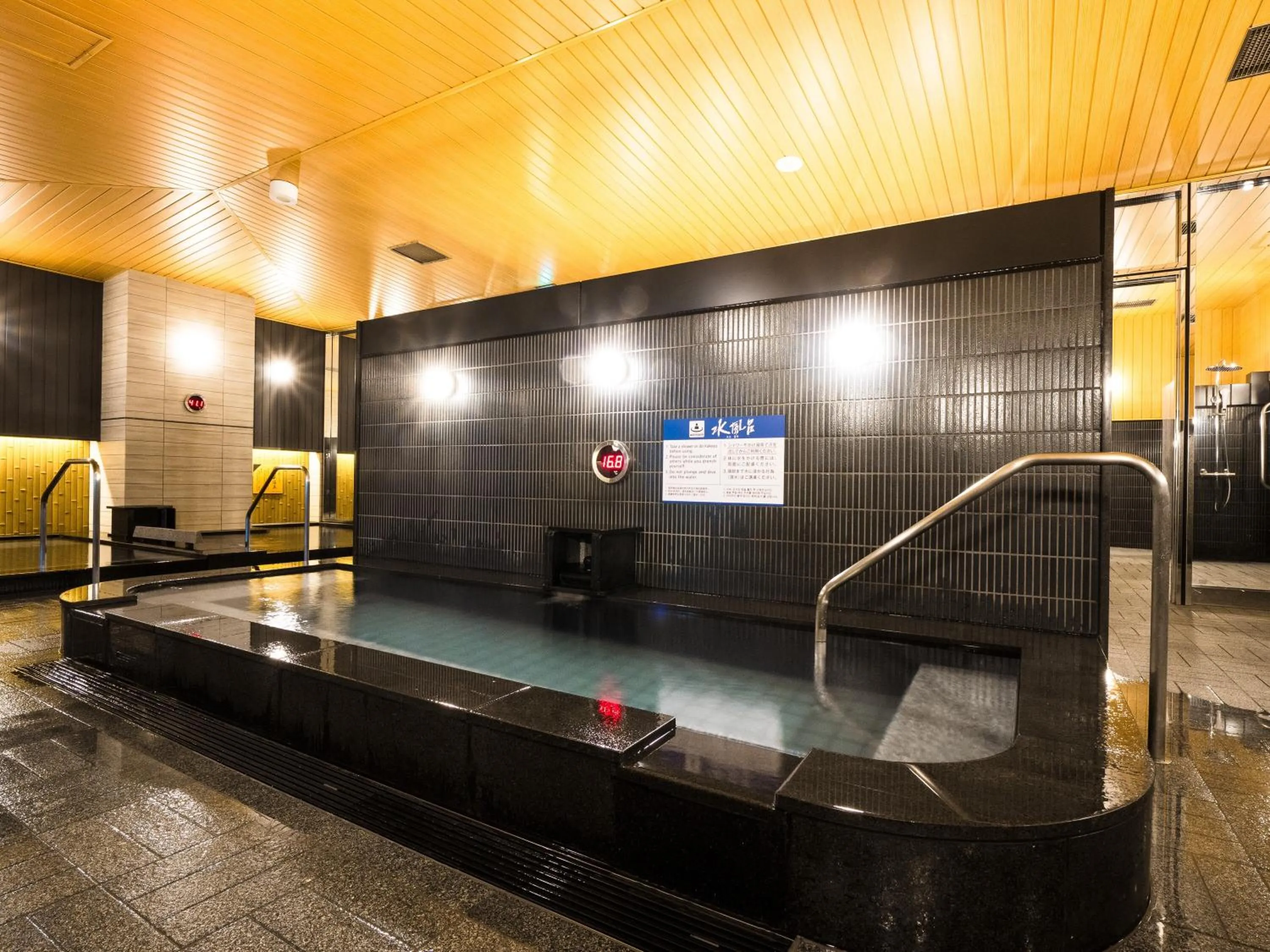 Hot Tub in APA Hotel & Resort Osaka Namba Ekimae Tower