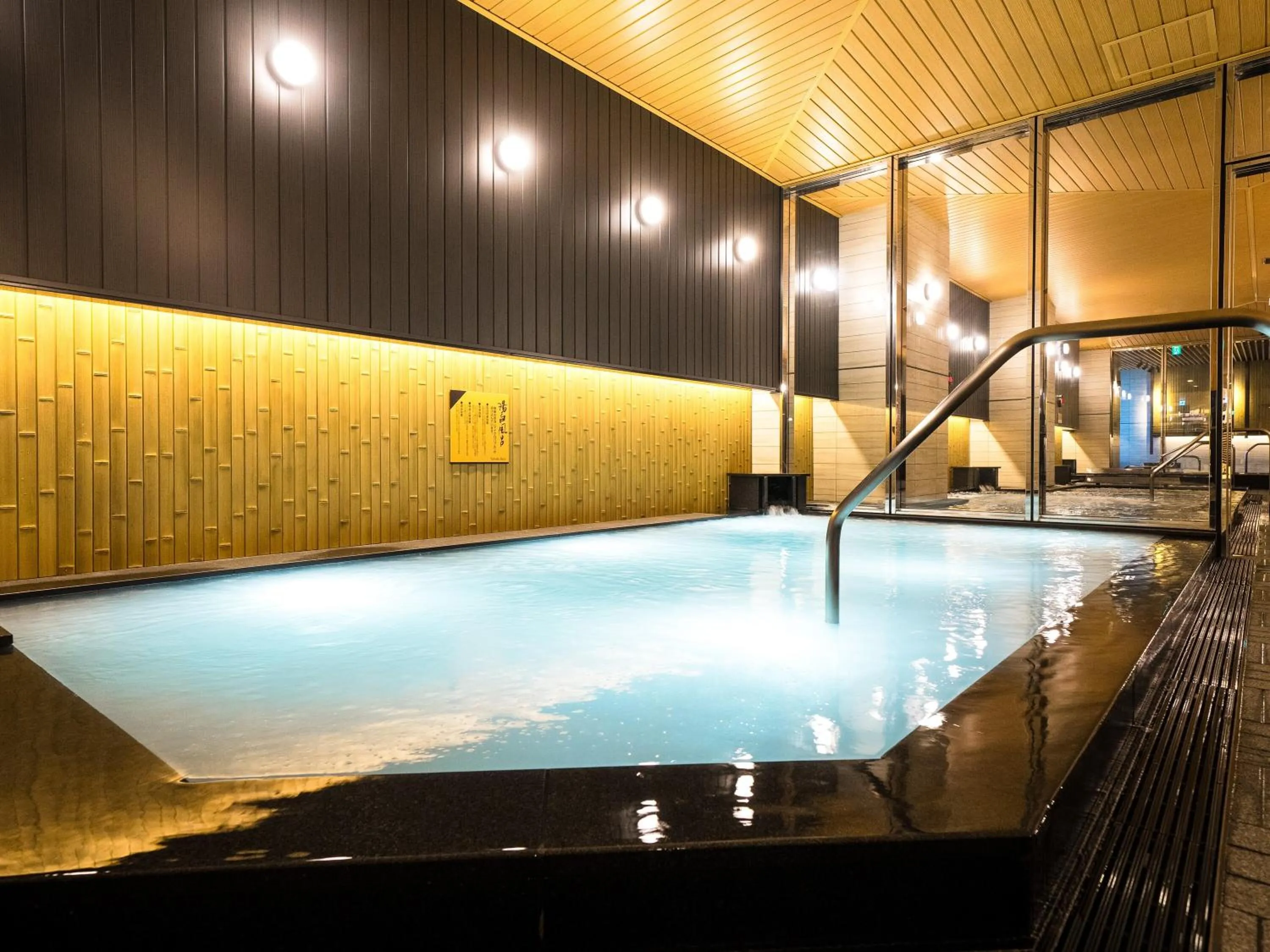 Hot Tub in APA Hotel & Resort Osaka Namba Ekimae Tower