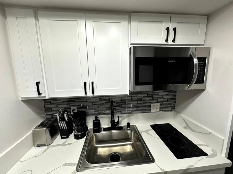 Coffee/tea facilities in Gem of Waikiki at Inn on the Park