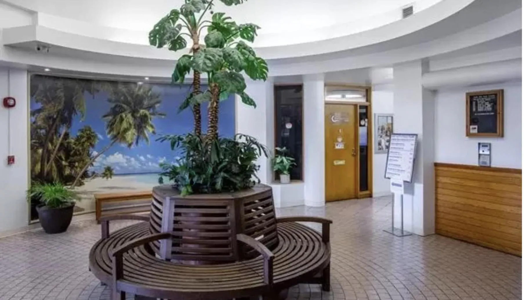 Lobby or reception in Gem of Waikiki at Inn on the Park