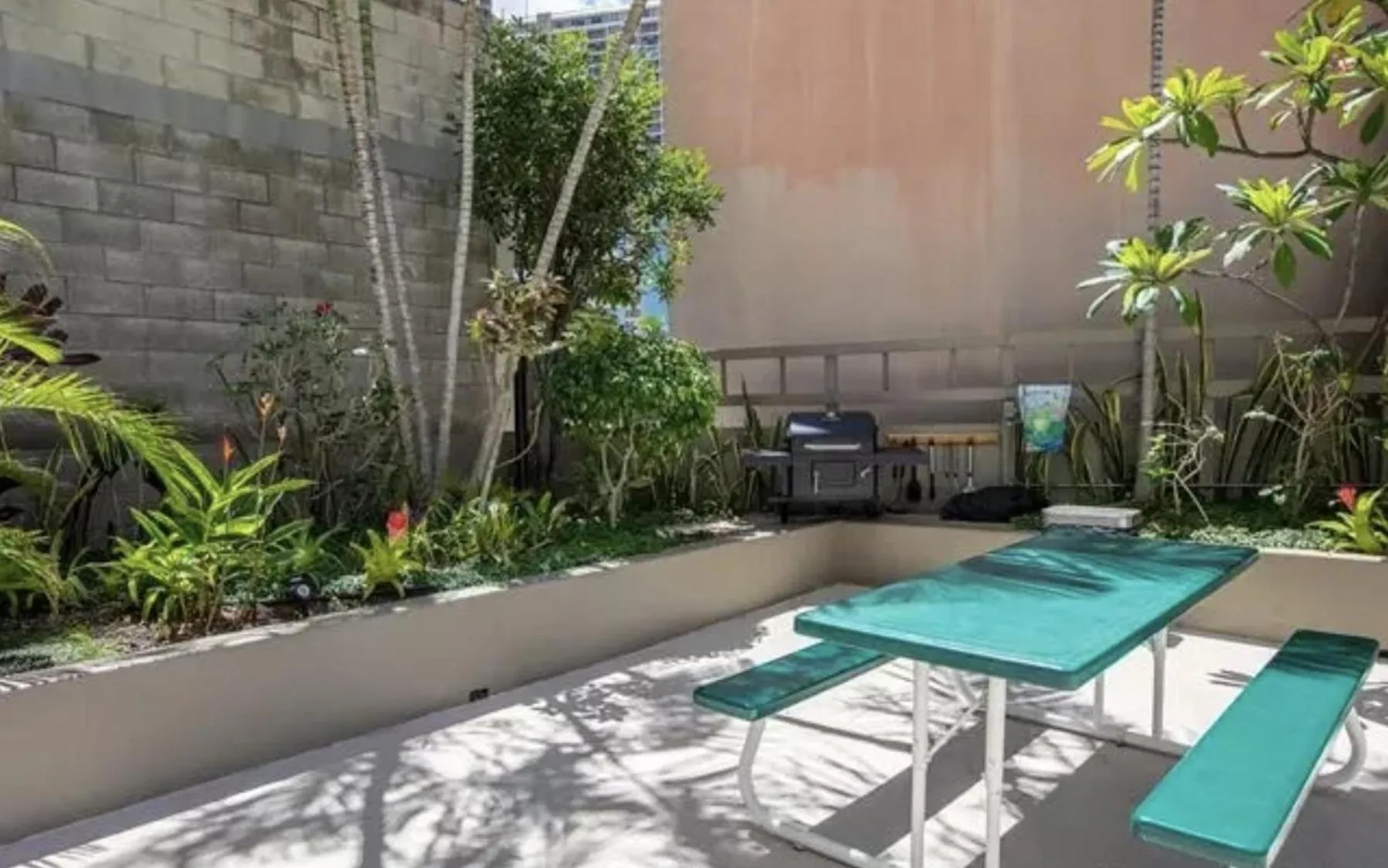 BBQ facilities in Gem of Waikiki at Inn on the Park