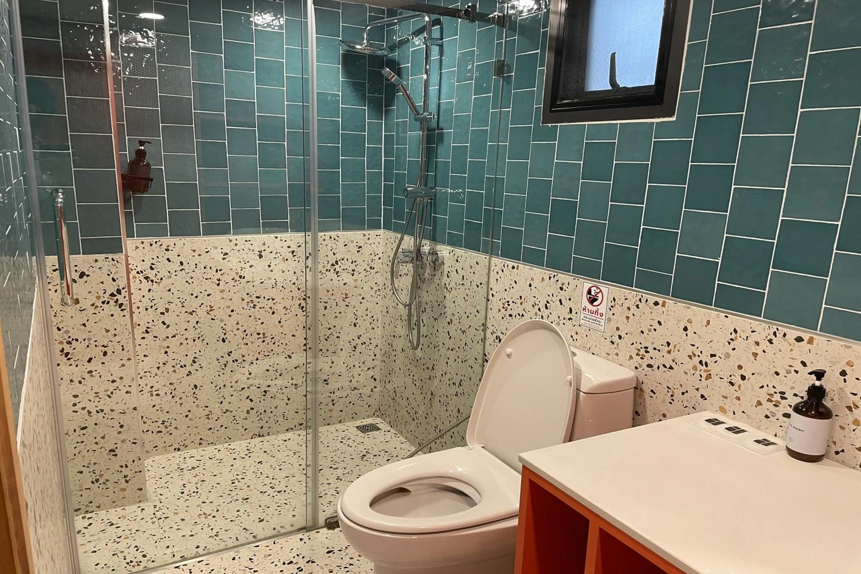 Shower in Parcel Hotel Bangkok