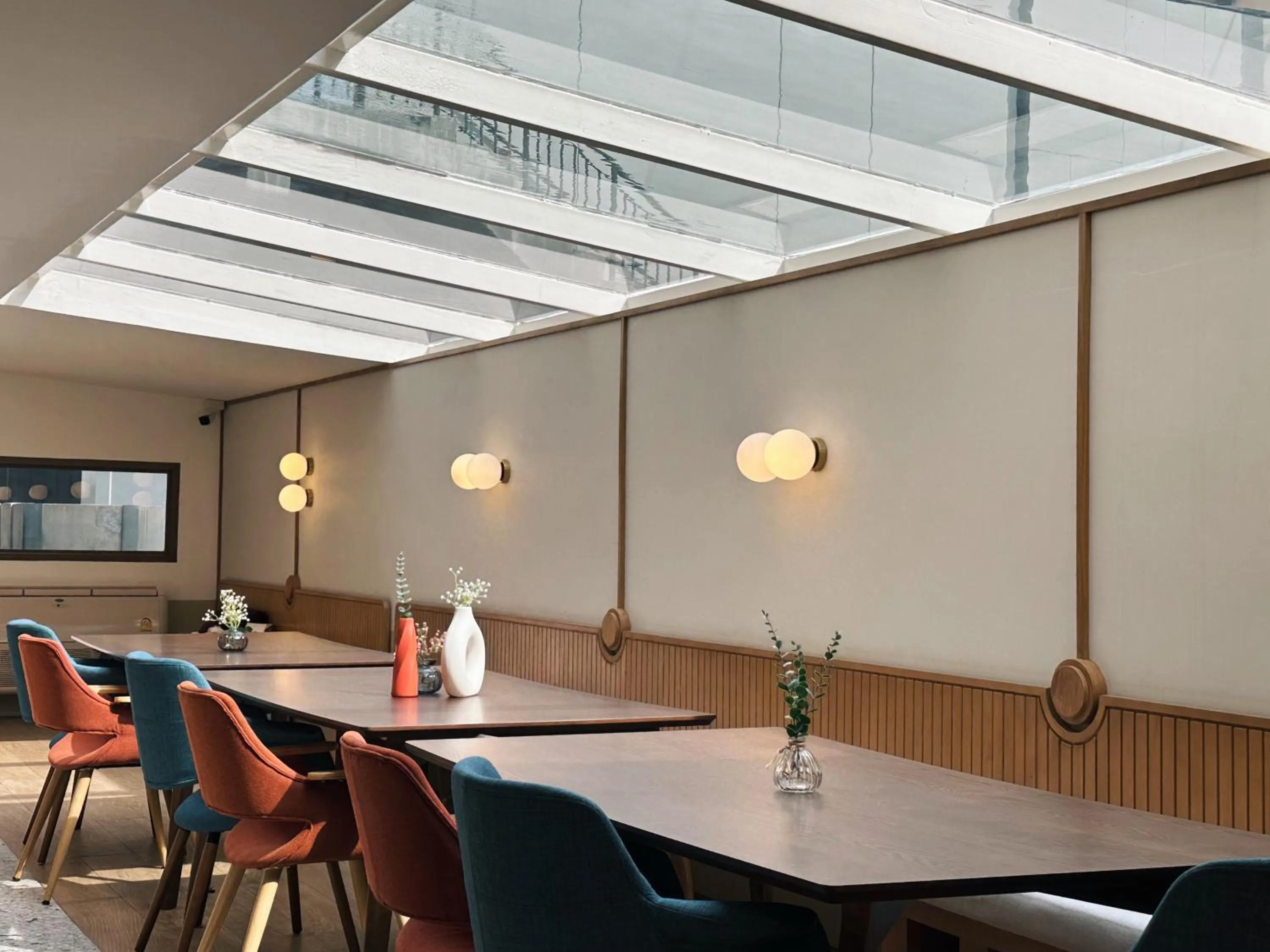 Communal lounge/ TV room in Parcel Hotel Bangkok