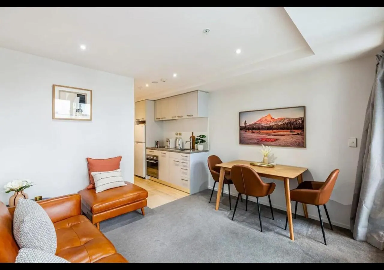 Stylish Modern Unit w Balcony and Pool Zodiak Stays
