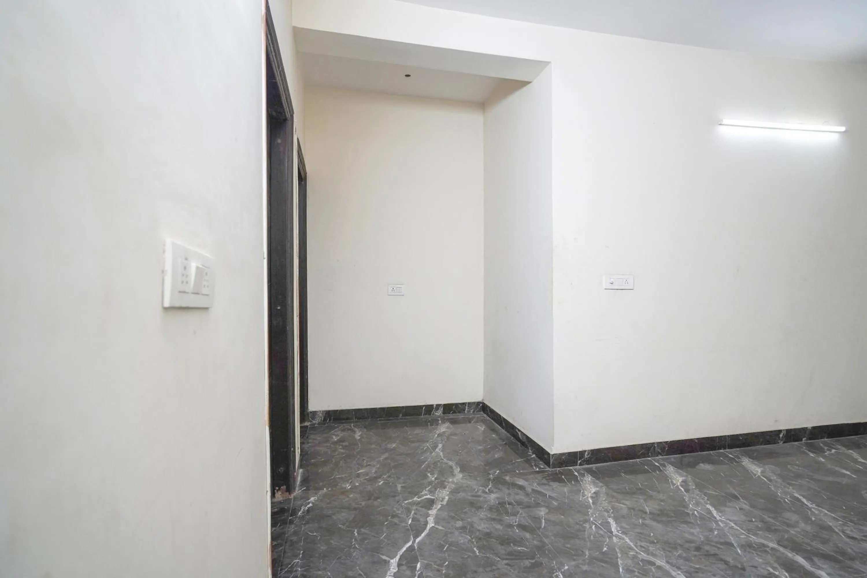 Hotel O by OYO Royal Residency