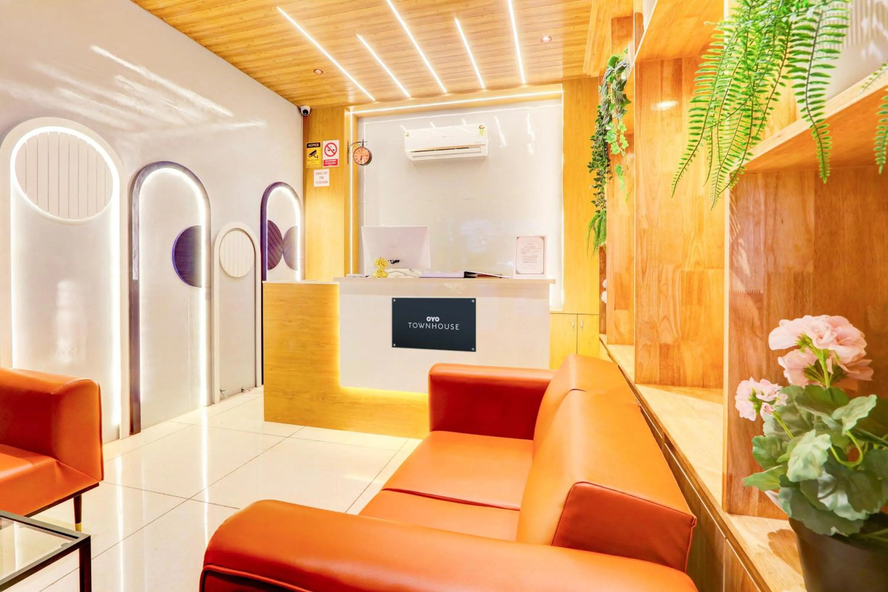 Lobby or reception in Super Townhouse CASA GRAND HIMAYATNAGAR