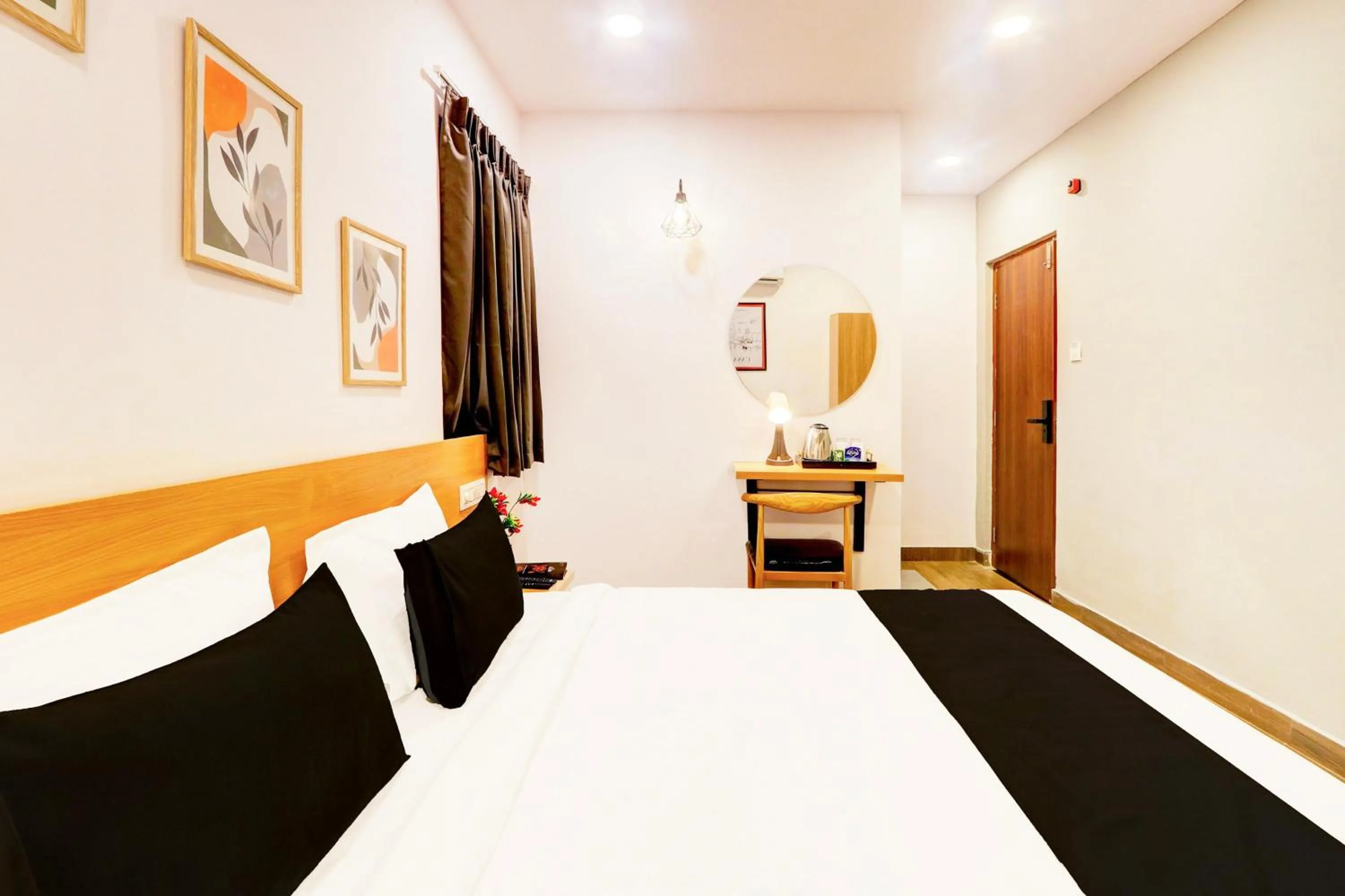 Bedroom, Bed in Super Townhouse CASA GRAND HIMAYATNAGAR