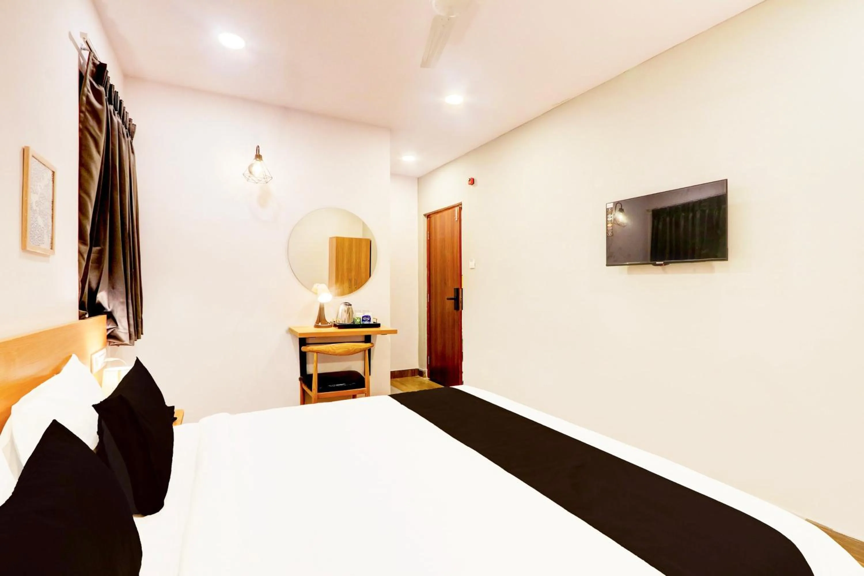 Bedroom, Bed in Super Townhouse CASA GRAND HIMAYATNAGAR