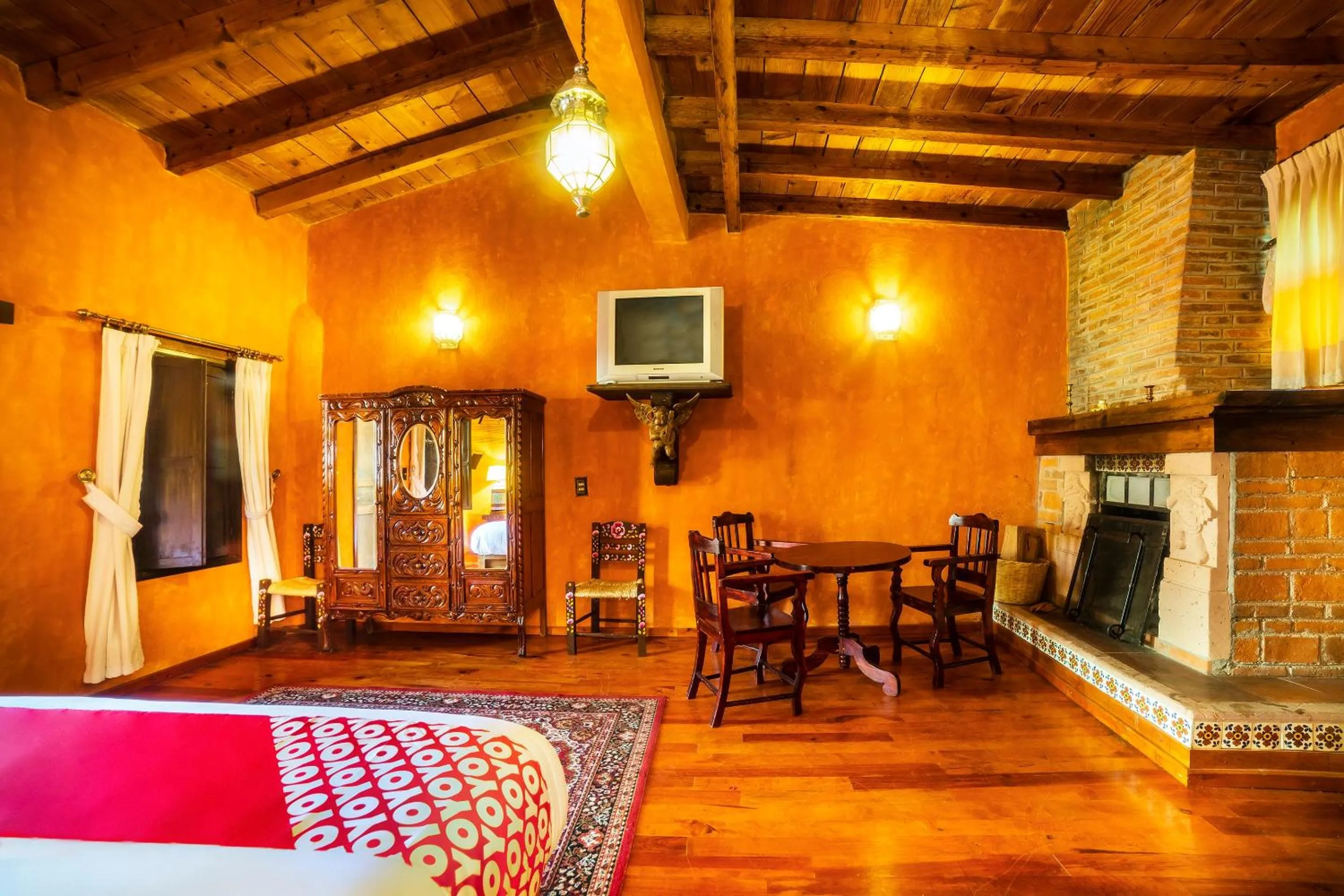 Bedroom in OYO Hotel El Mineral, Tlalpujahua