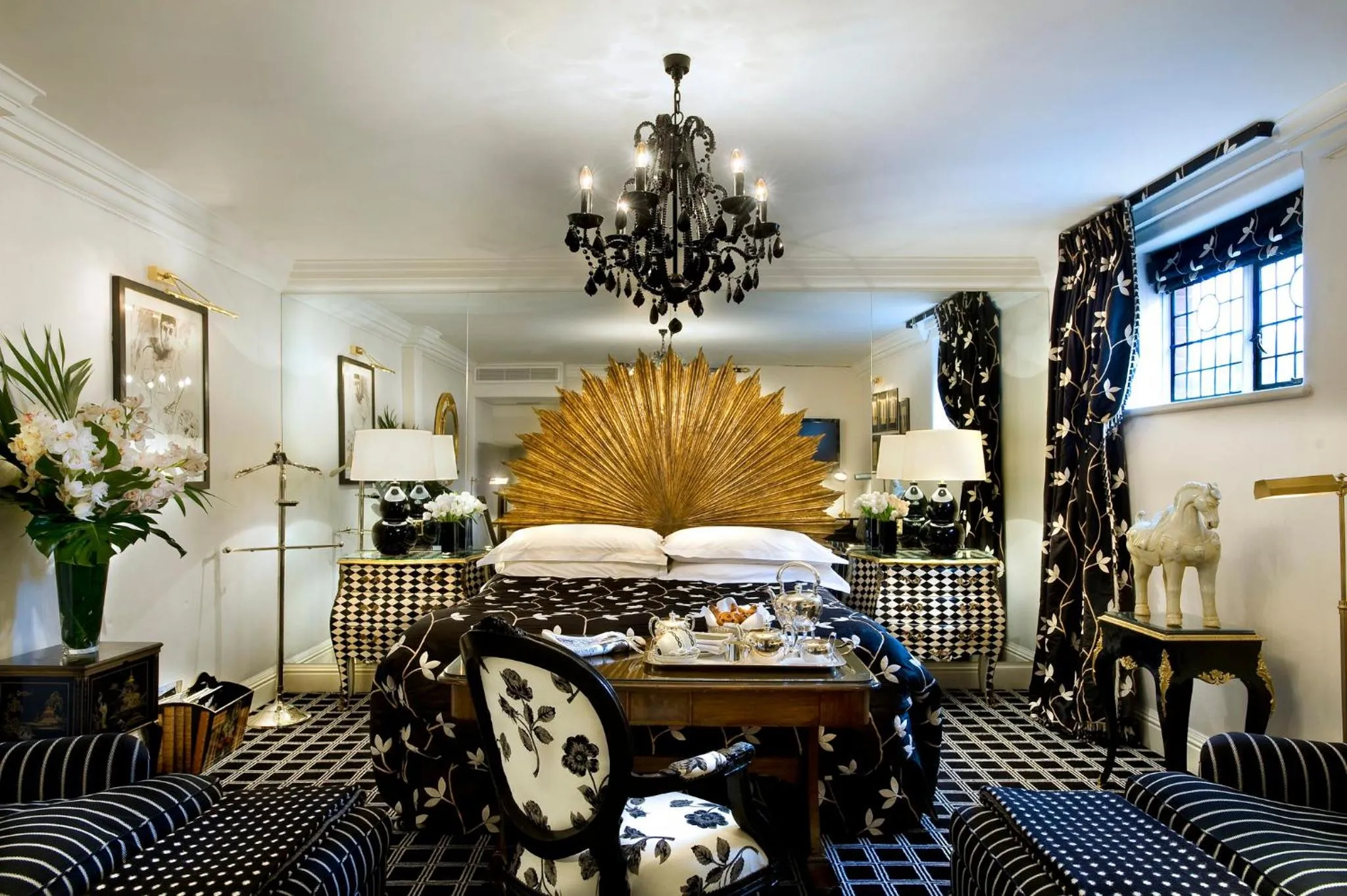 Bedroom, Bed in Milestone Hotel Kensington