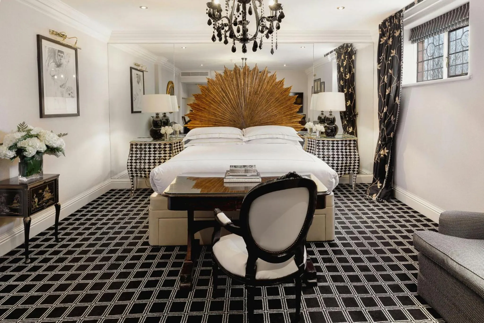 Bedroom, Bed in Milestone Hotel Kensington