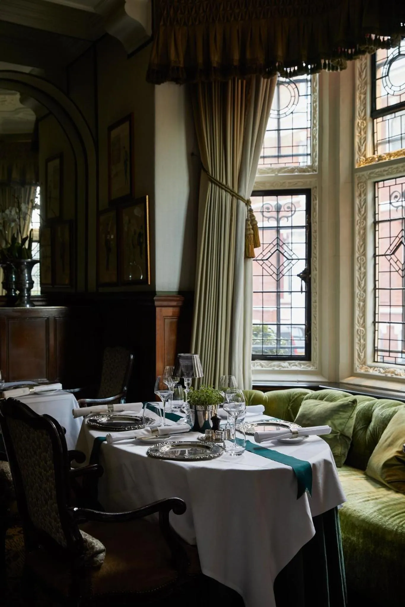Restaurant/places to eat in Milestone Hotel Kensington