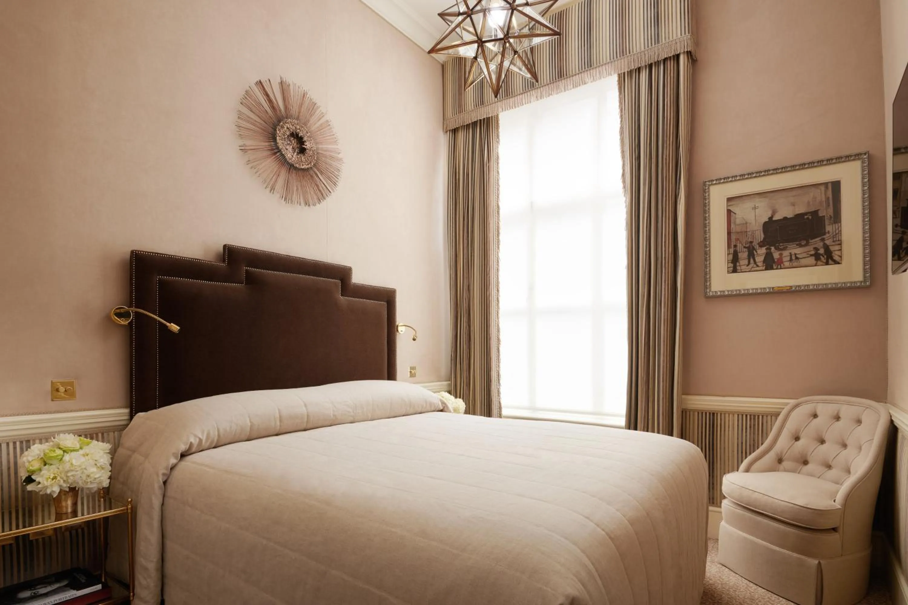 Photo of the whole room, Bed in Milestone Hotel Kensington