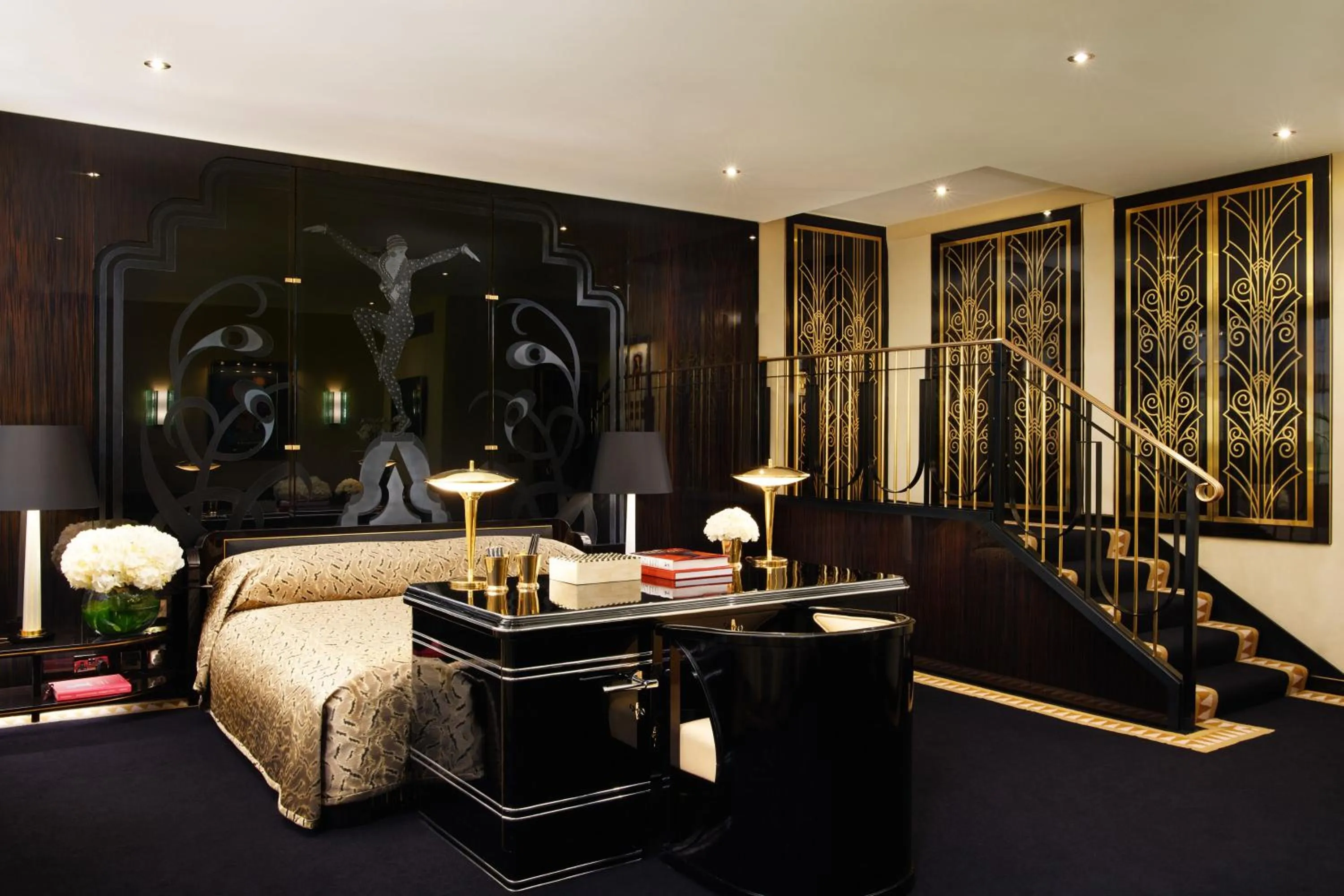 Bedroom, Bed in Milestone Hotel Kensington