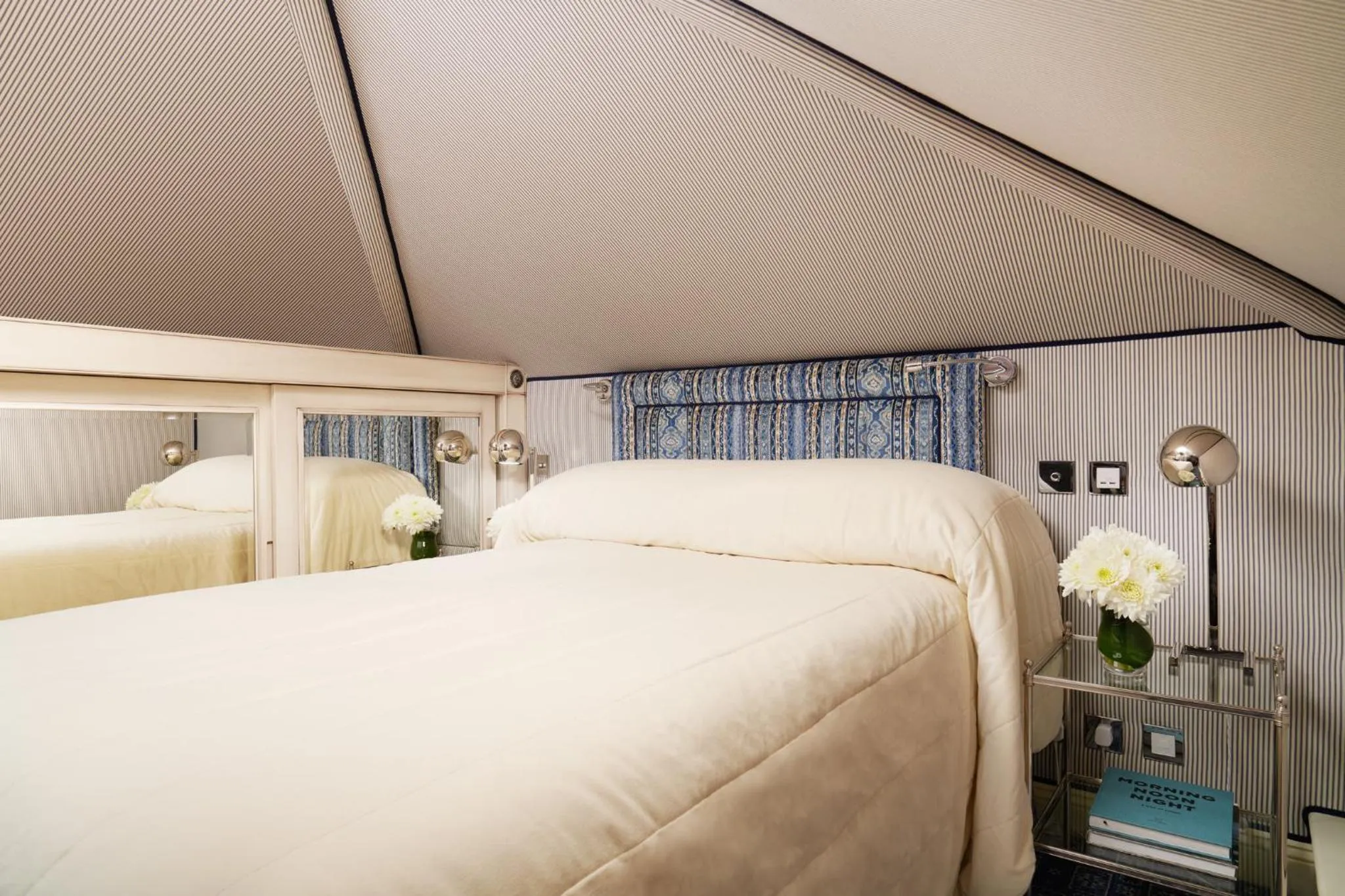 Photo of the whole room, Bed in Milestone Hotel Kensington