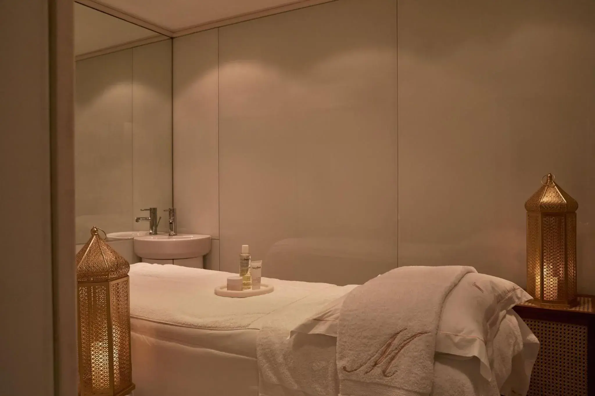 Spa and wellness centre/facilities, Bed in Milestone Hotel Kensington Spa and wellness centre/facilities, Bed in Milestone Hotel Kensington