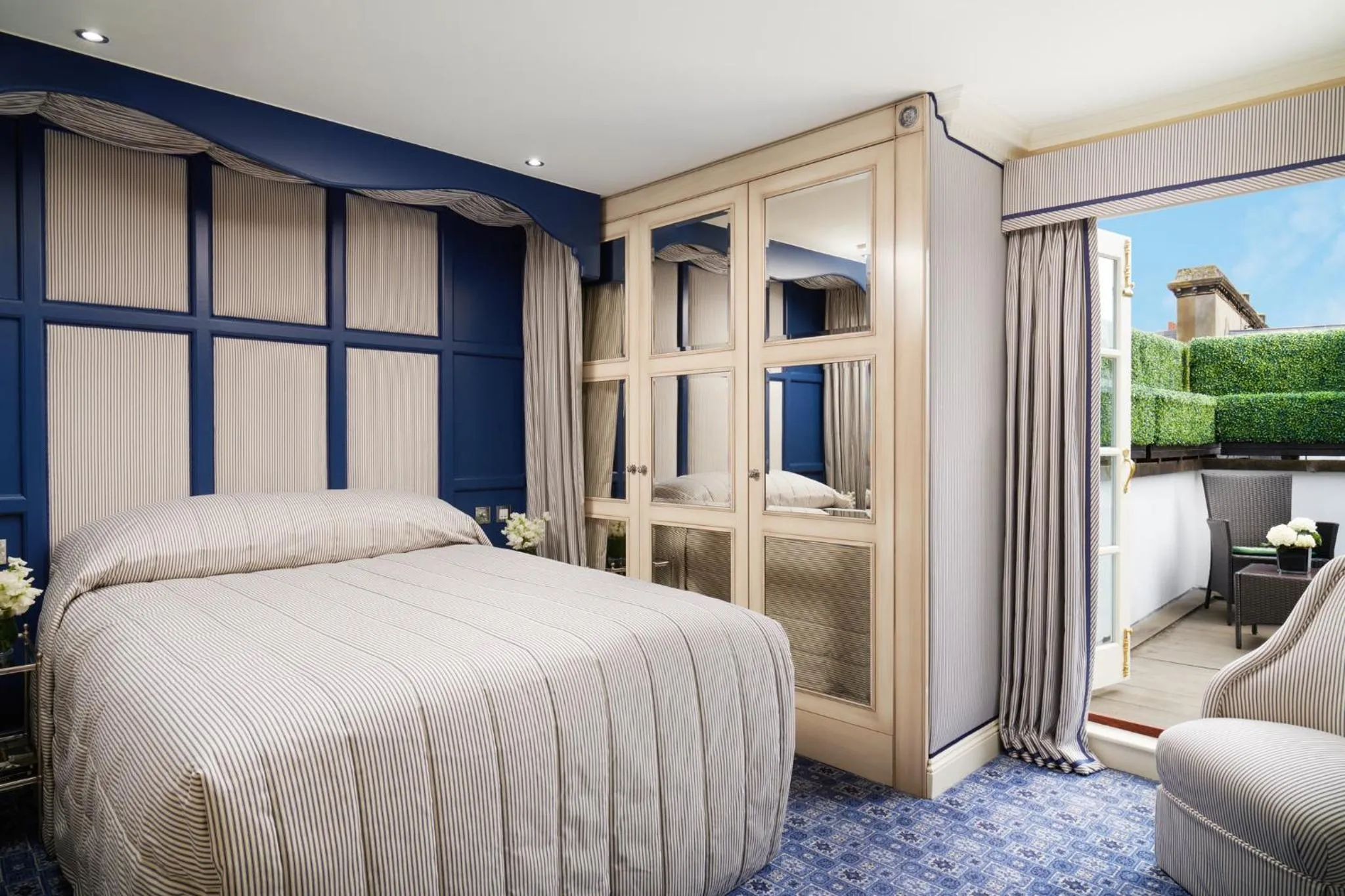 Photo of the whole room, Bed in Milestone Hotel Kensington