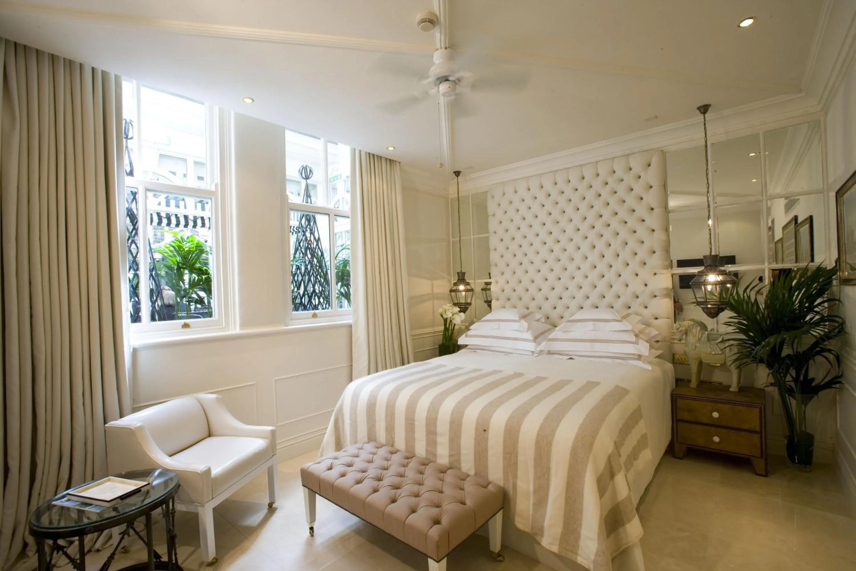 Bedroom, Bed in Milestone Hotel Kensington